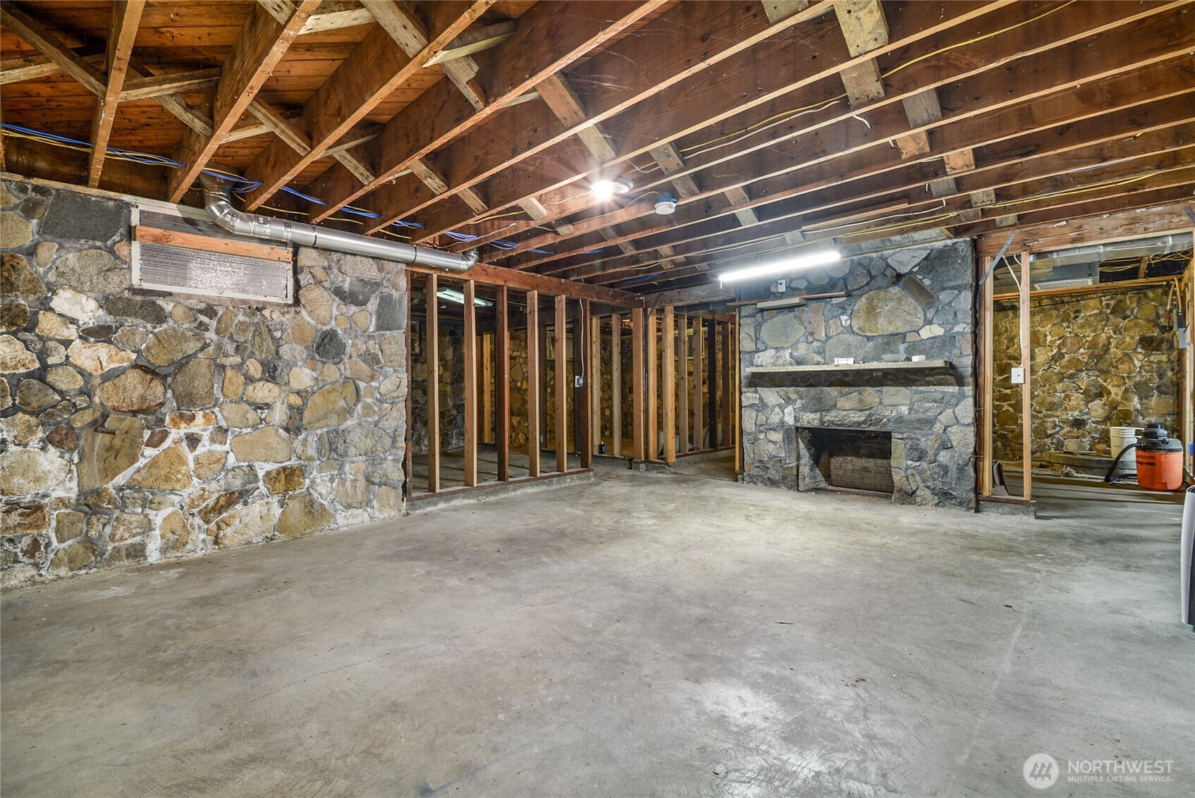 8021 State Avenue Property Photo 13