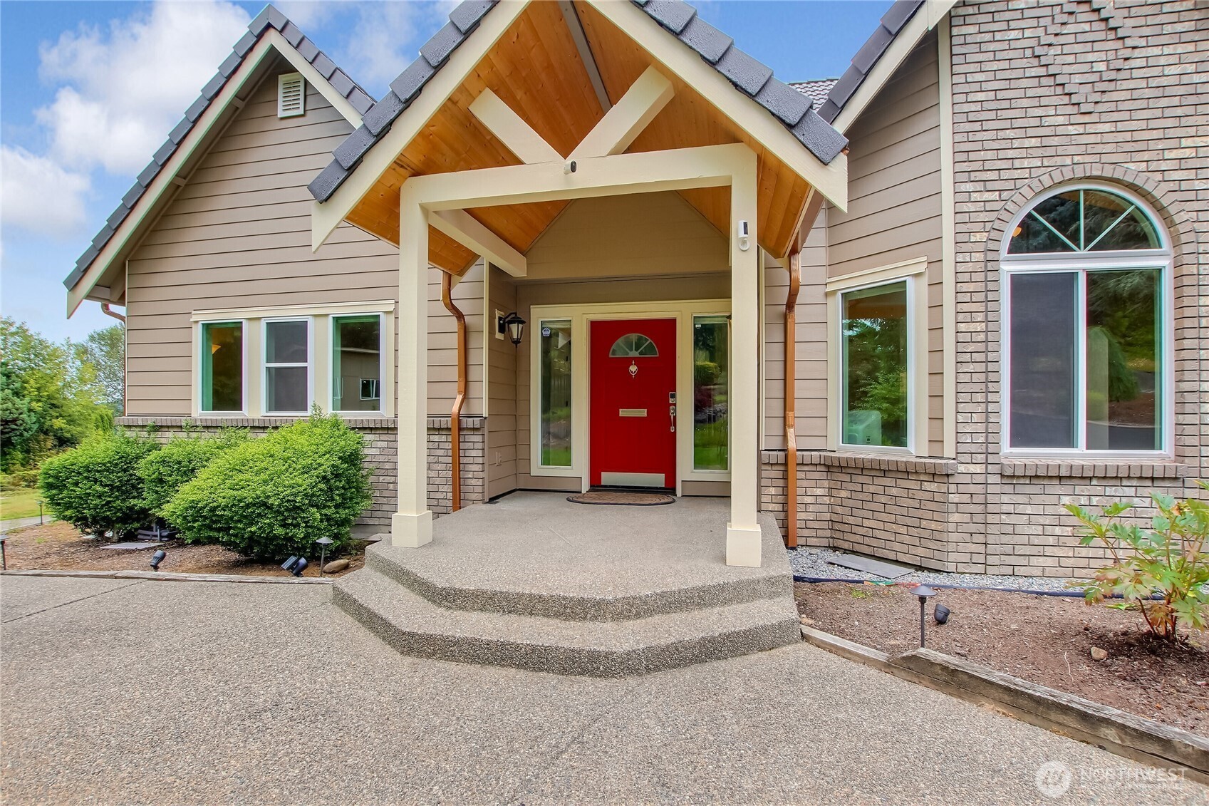 14801 136th Avenue Property Photo 4