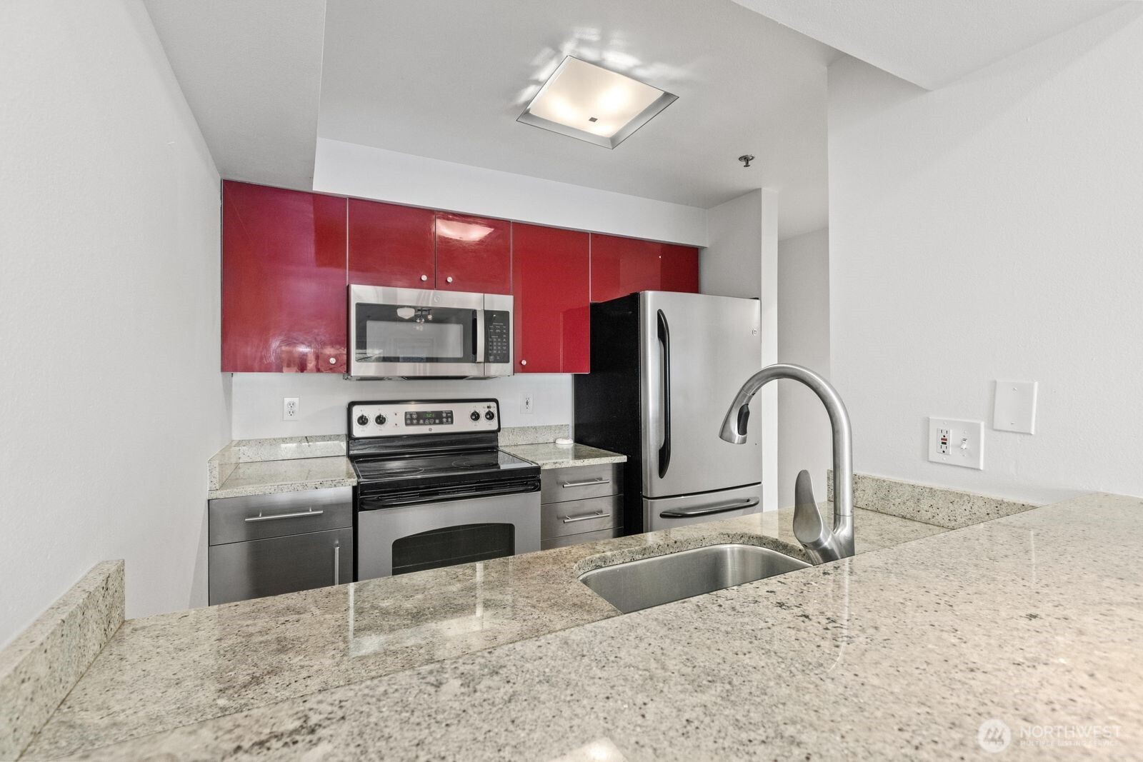 530 Melrose Avenue 507 Property Photo 5