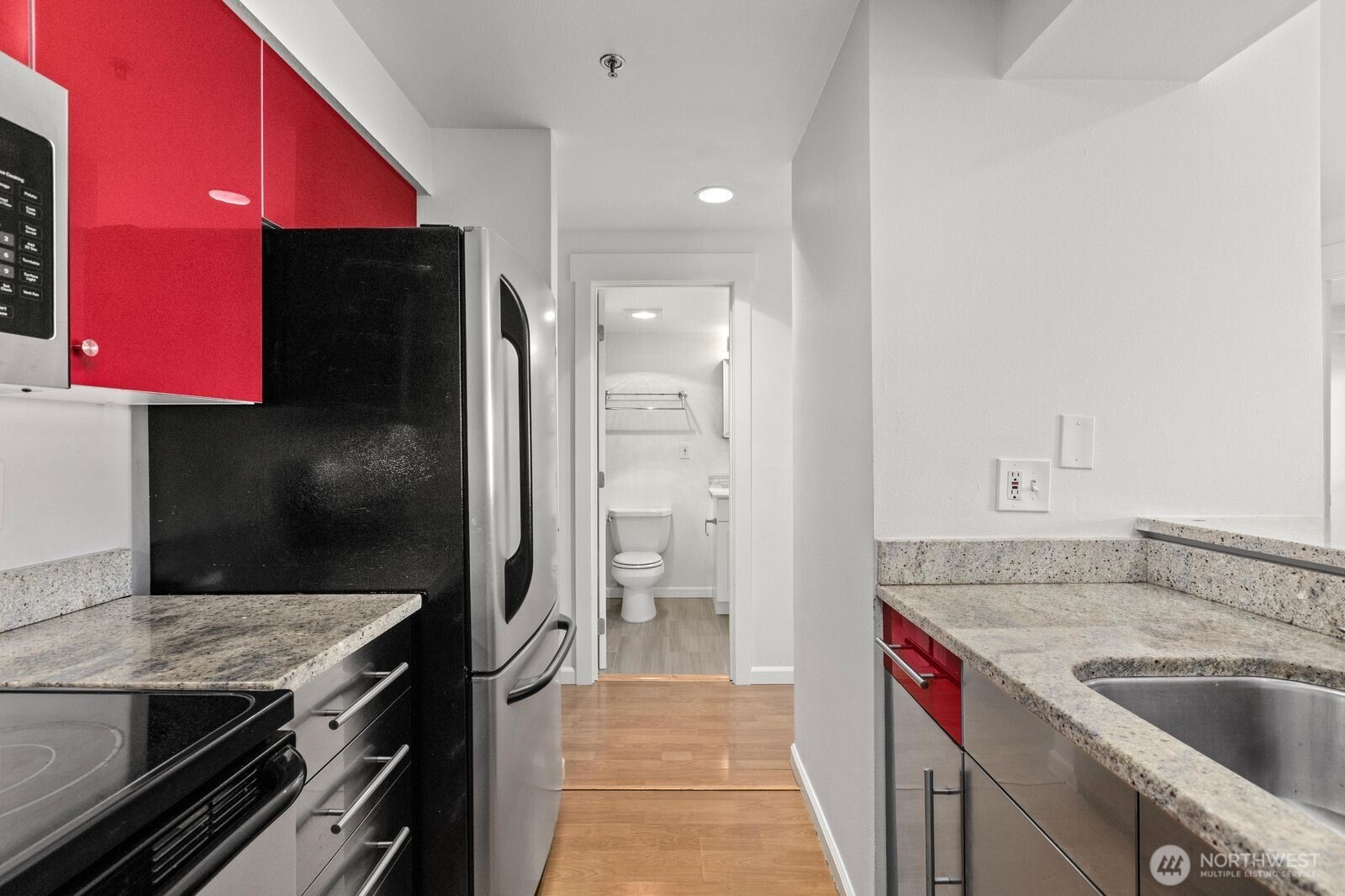 530 Melrose Avenue 507 Property Photo 7