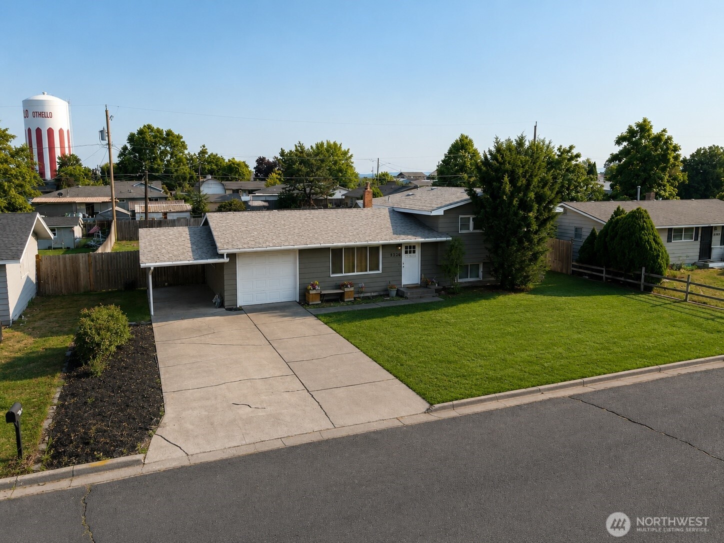 1326 E Elm Street Property Photo 3