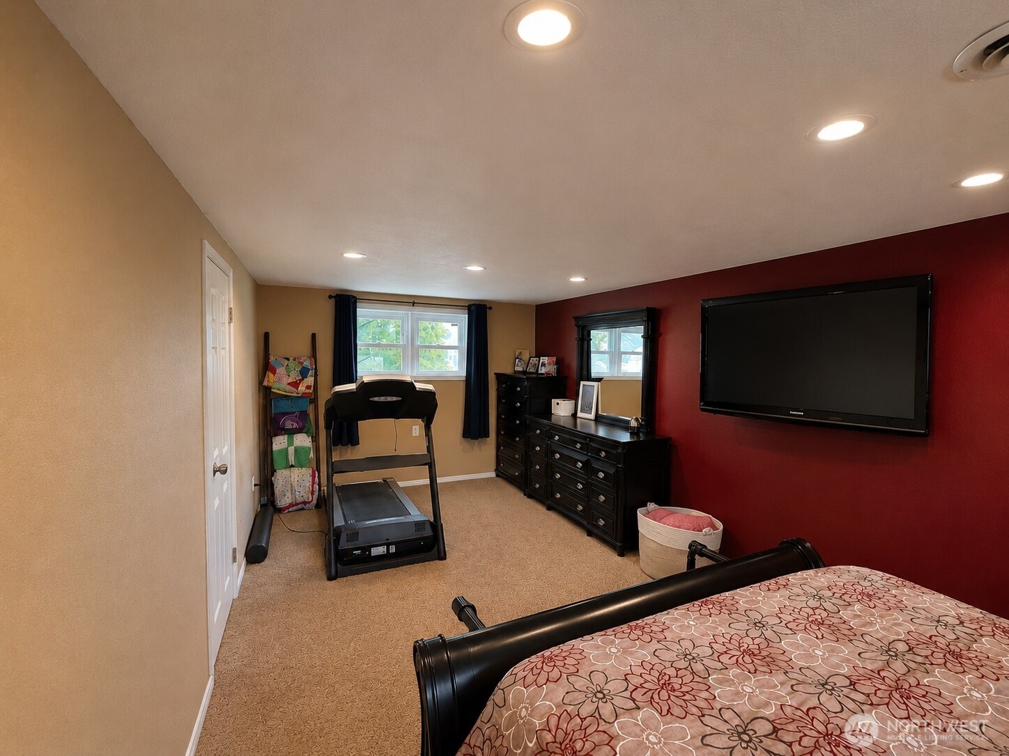 1326 E Elm Street Property Photo 15
