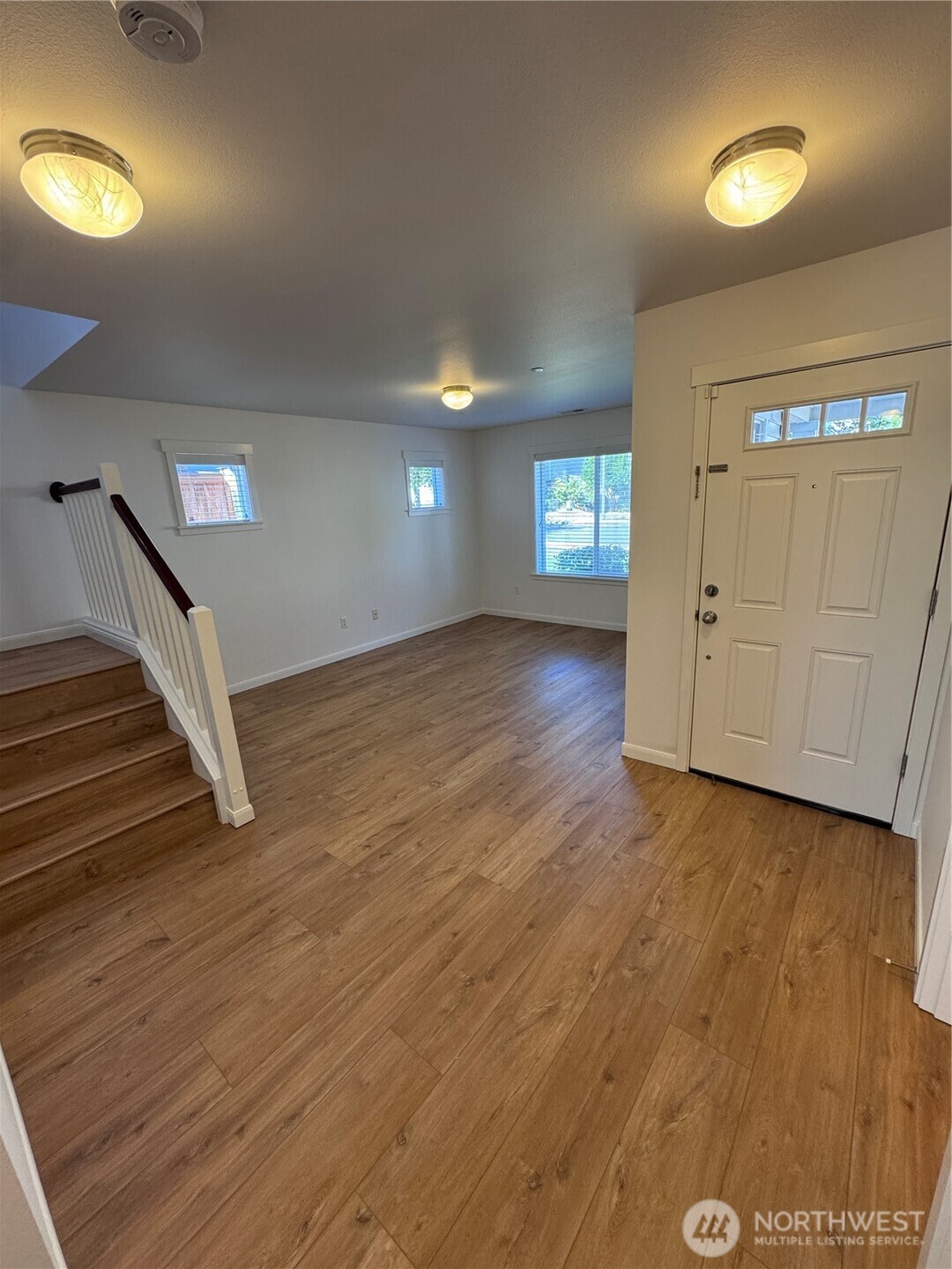 1171 Swan Loop Property Photo 2