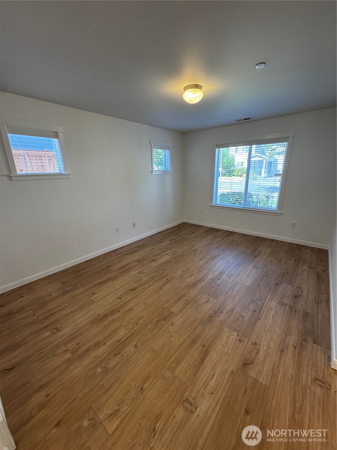 1171 Swan Loop Property Photo 4