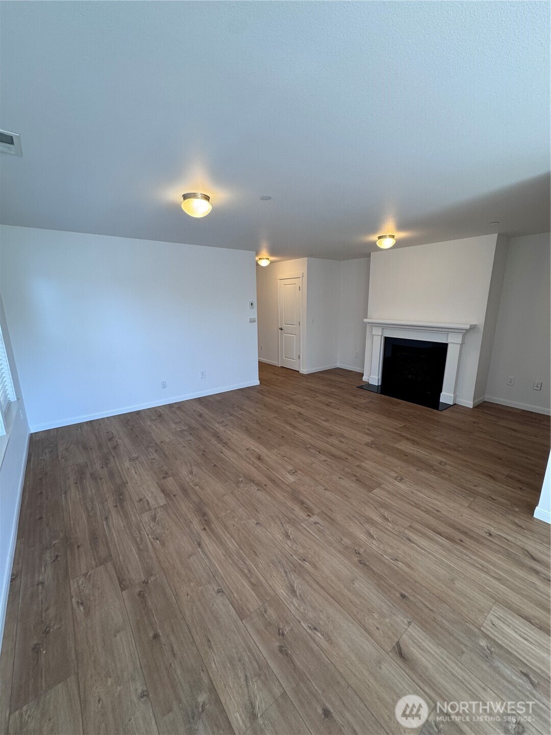 1171 Swan Loop Property Photo 5