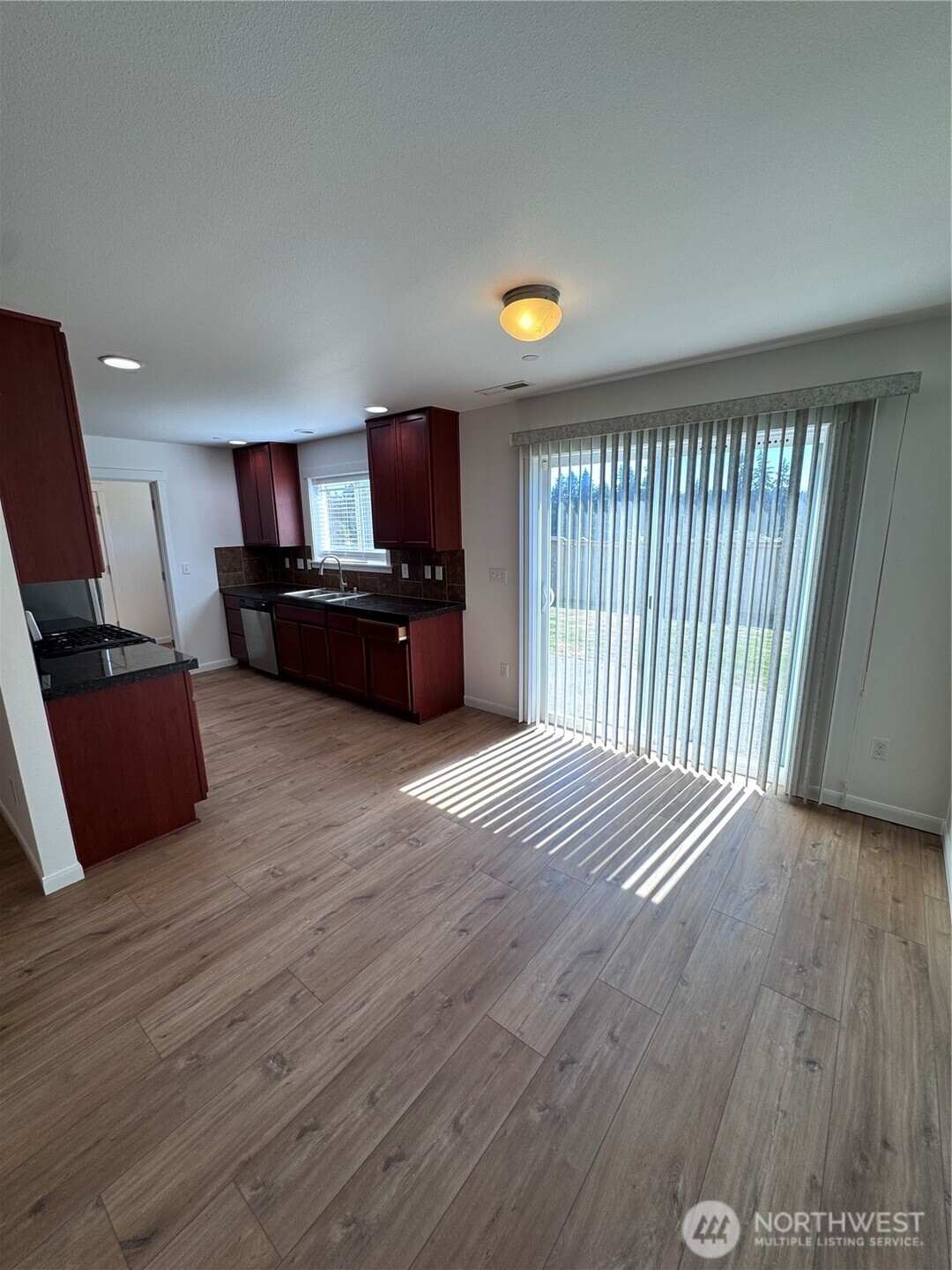 1171 Swan Loop Property Photo 6