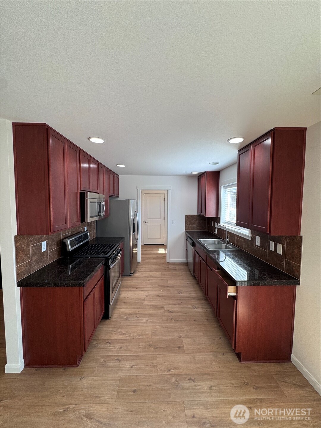 1171 Swan Loop Property Photo 7