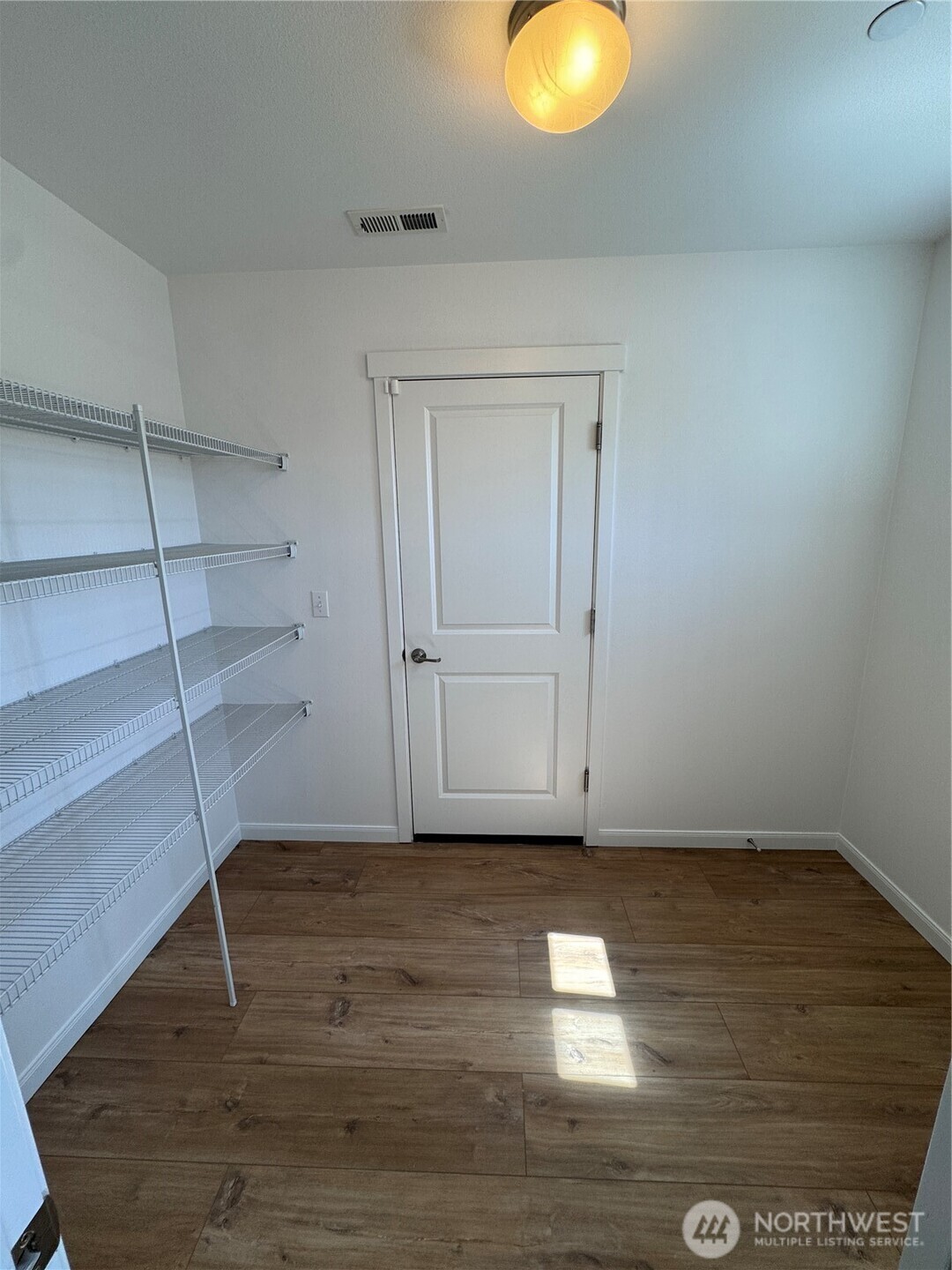 1171 Swan Loop Property Photo 8