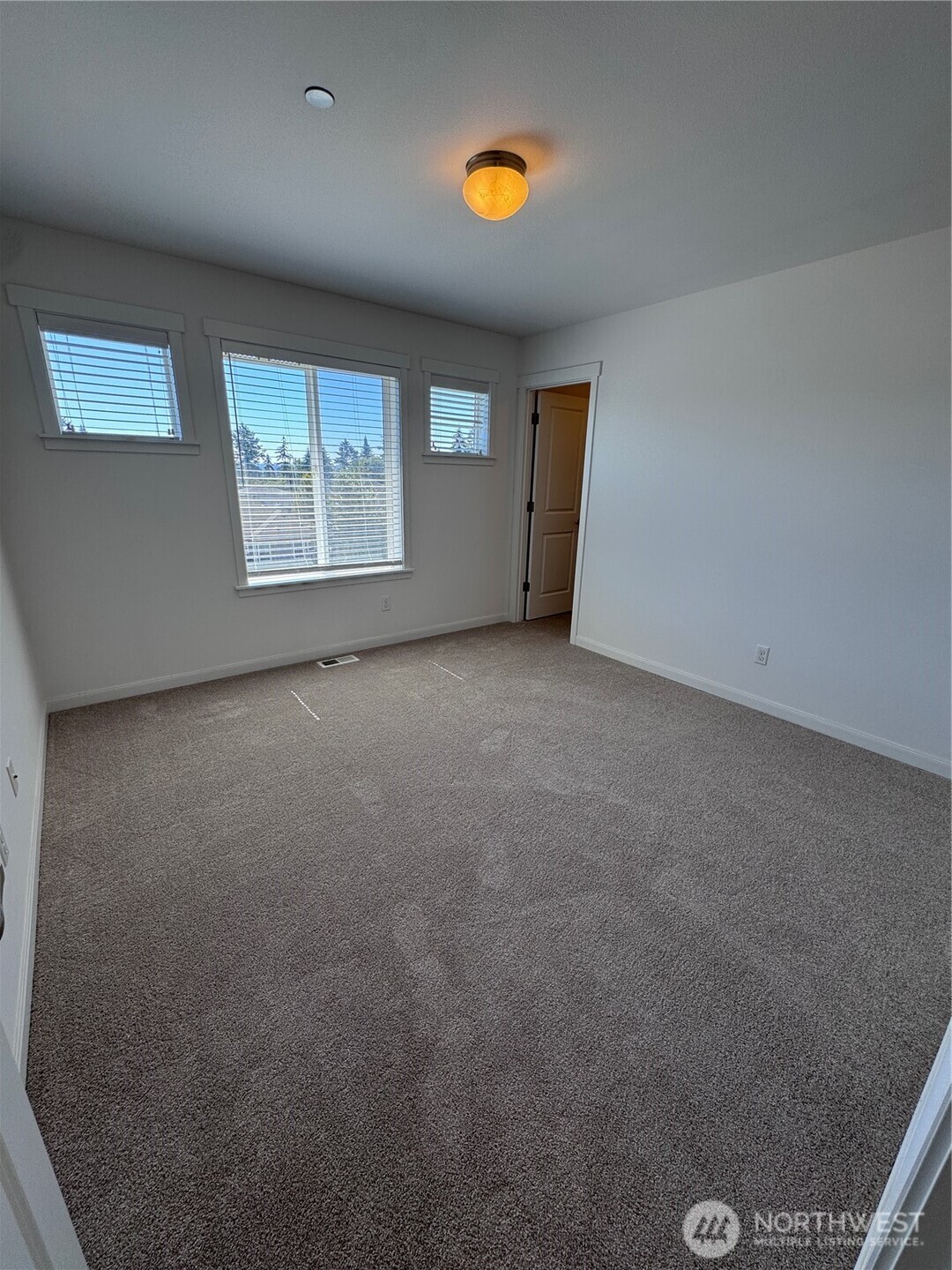 1171 Swan Loop Property Photo 11