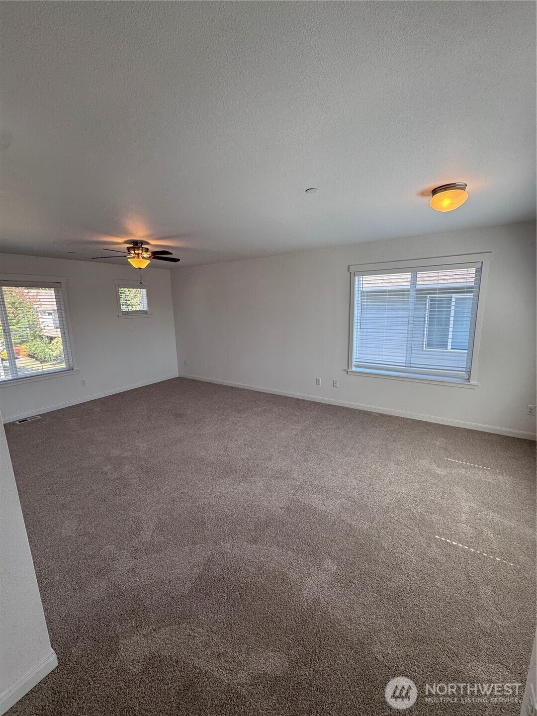 1171 Swan Loop Property Photo 13