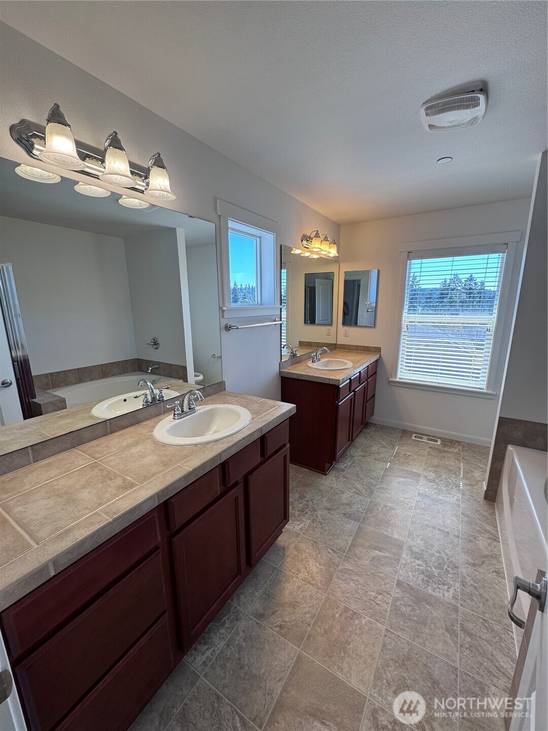 1171 Swan Loop Property Photo 15
