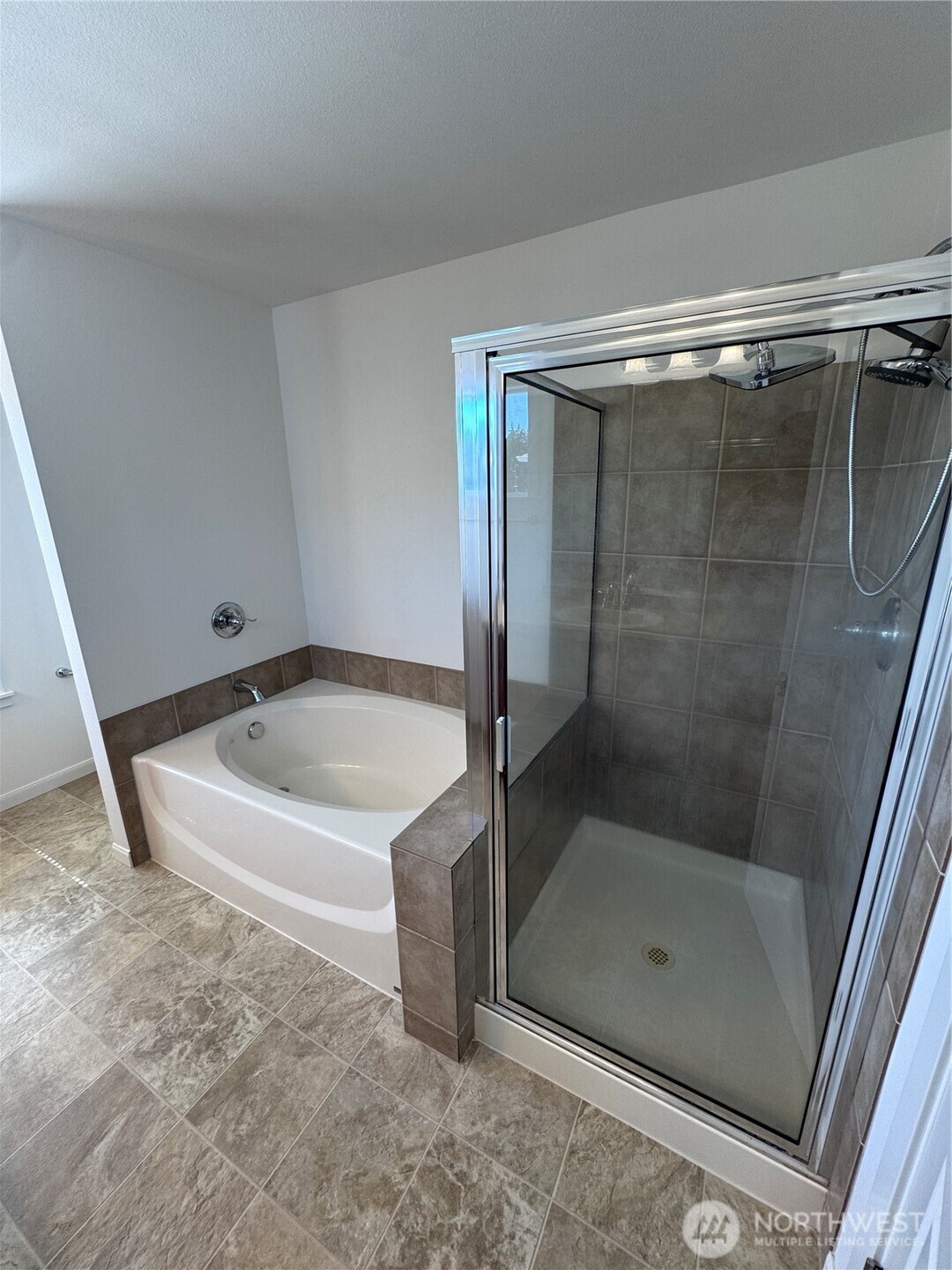 1171 Swan Loop Property Photo 16