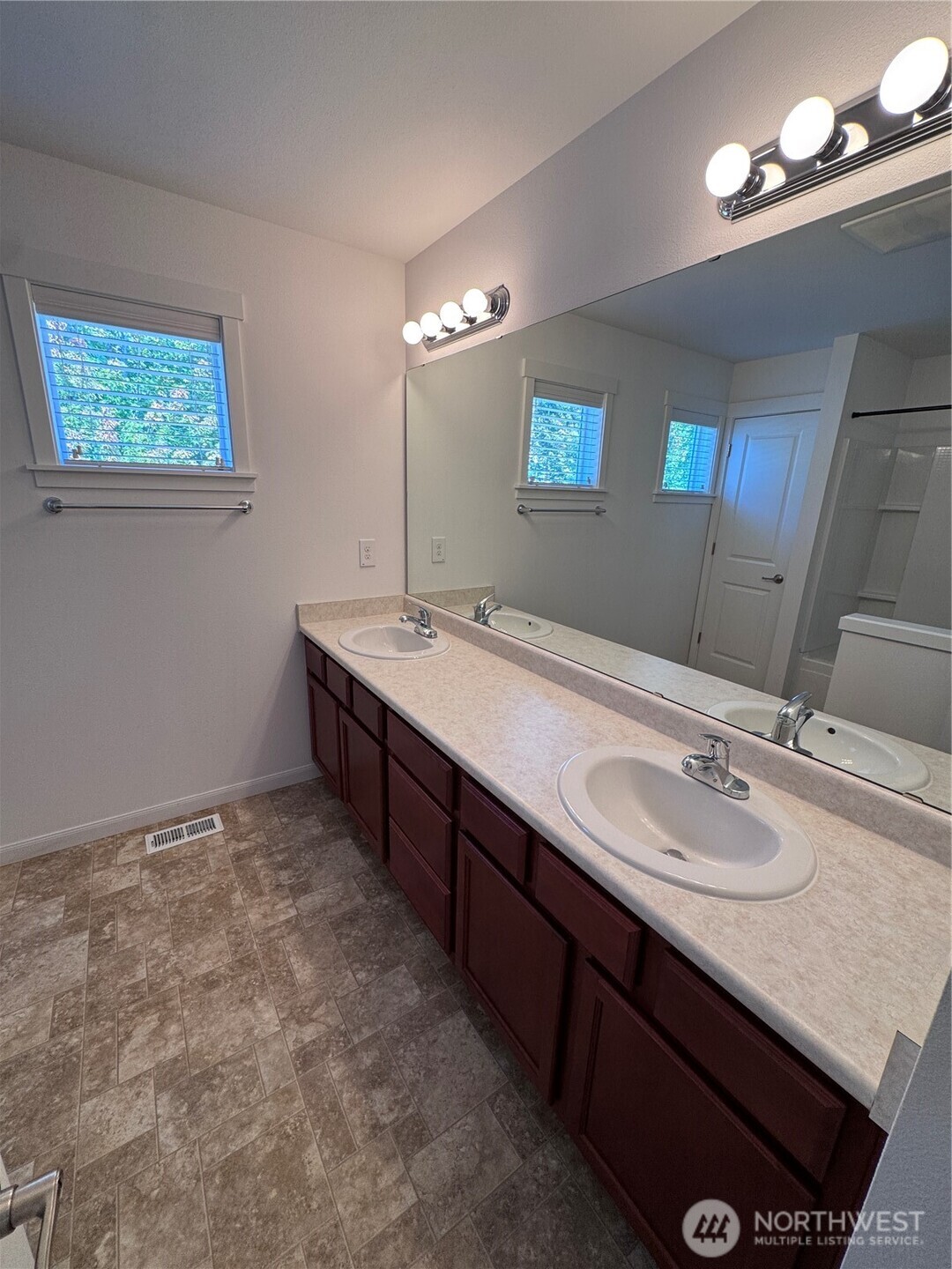 1171 Swan Loop Property Photo 19