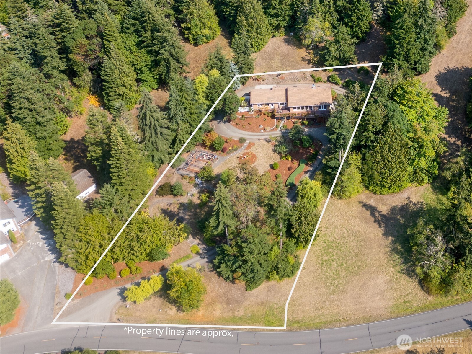 823 Fox Hollow Road Property Photo 2