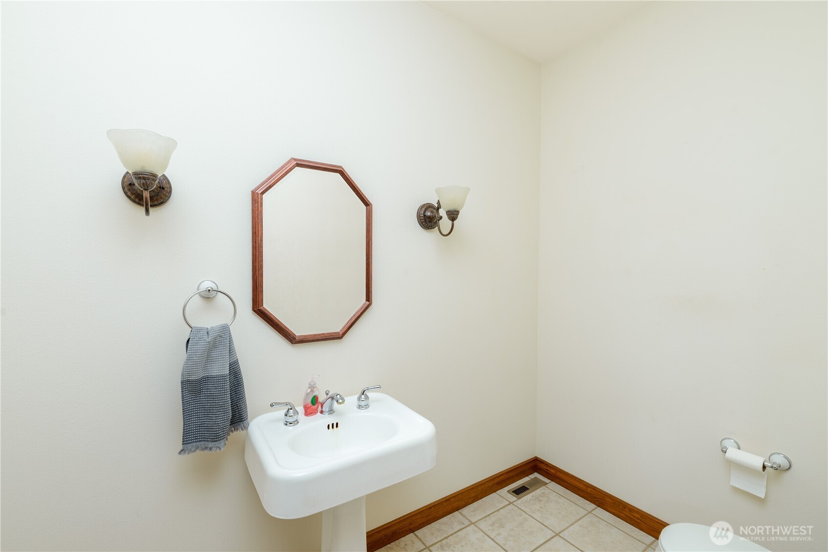823 Fox Hollow Road Property Photo 23