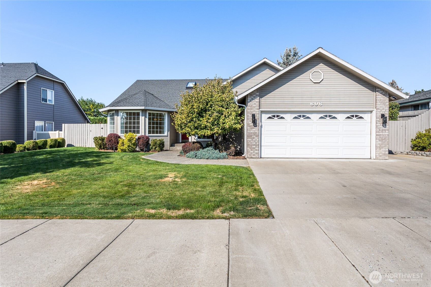 606 S 56th Avenue Property Photo 1