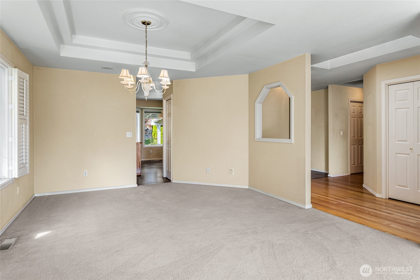 606 S 56th Avenue Property Photo 7
