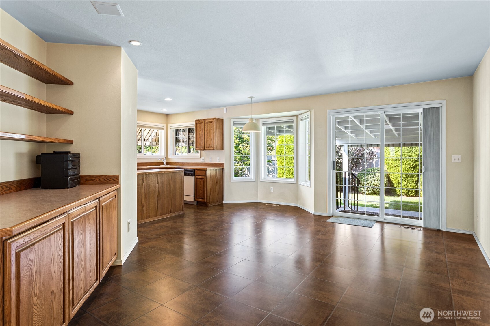 606 S 56th Avenue Property Photo 8