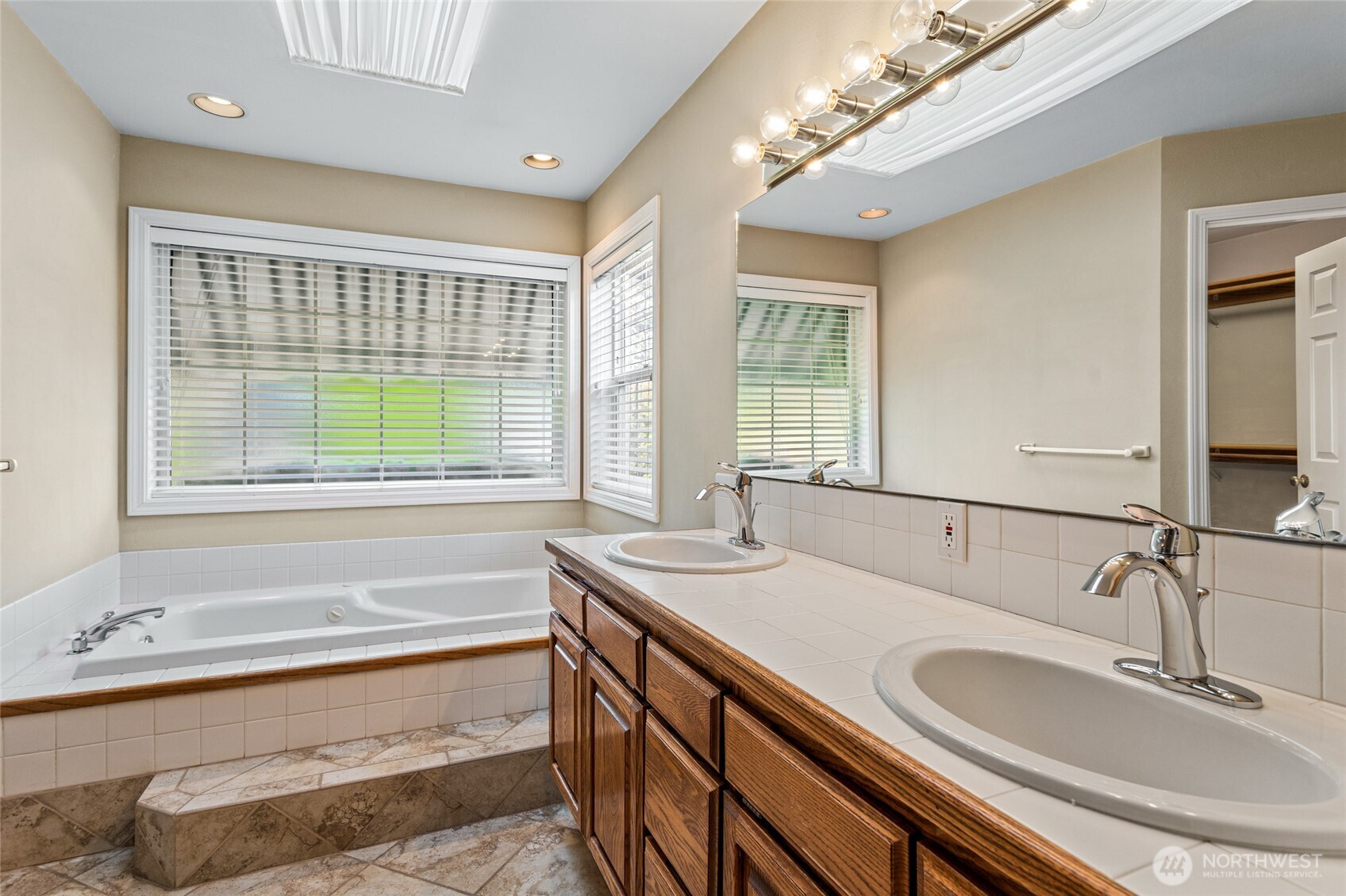 606 S 56th Avenue Property Photo 16