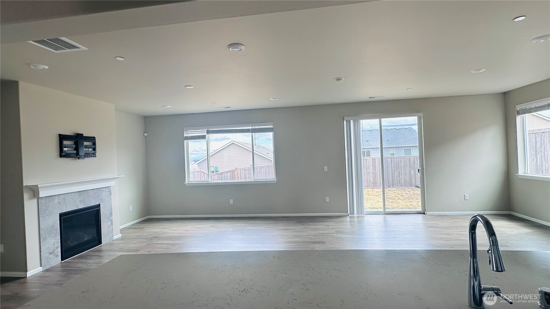 1467 Baker Hights Loop Property Photo 3