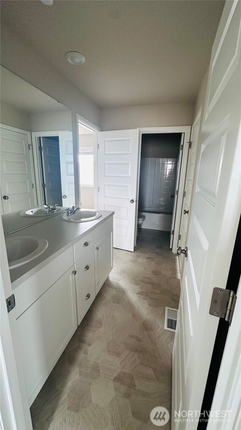 1467 Baker Hights Loop Property Photo 9