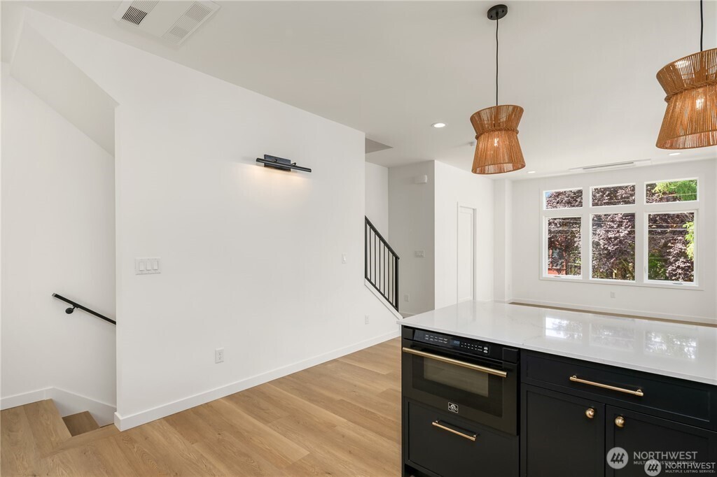 3636 Greenwood Avenue B Property Photo 11