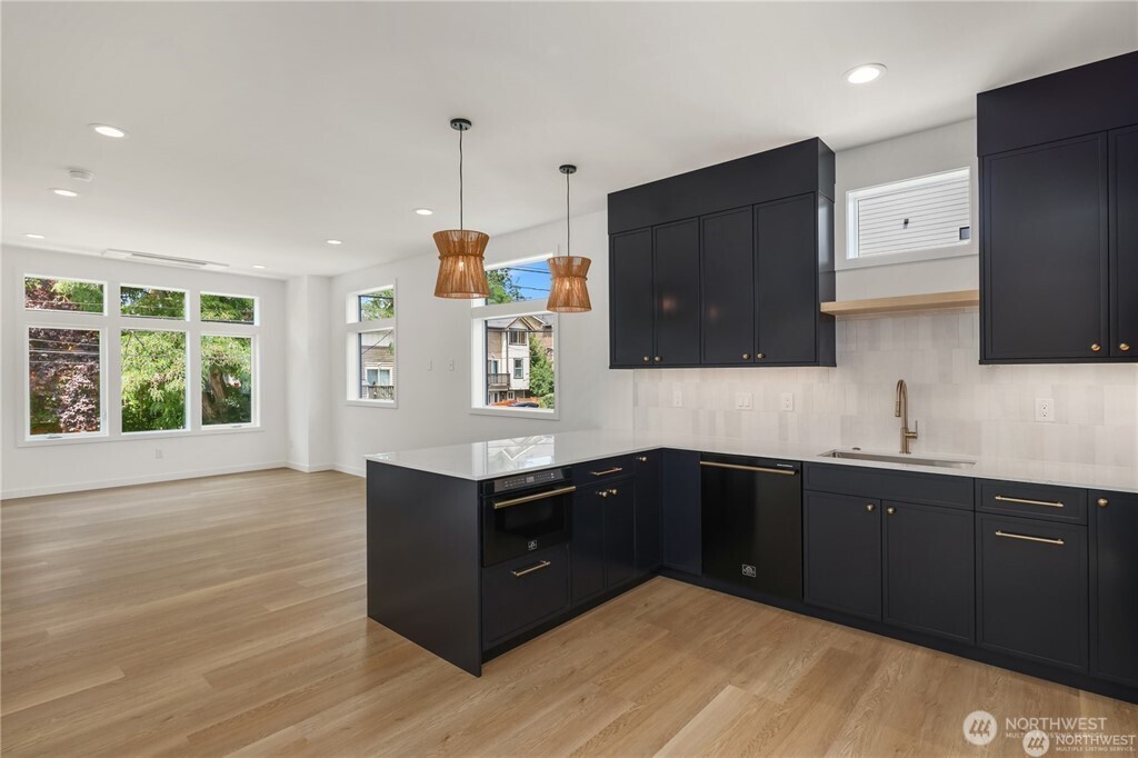 3636 Greenwood Avenue B Property Photo 12