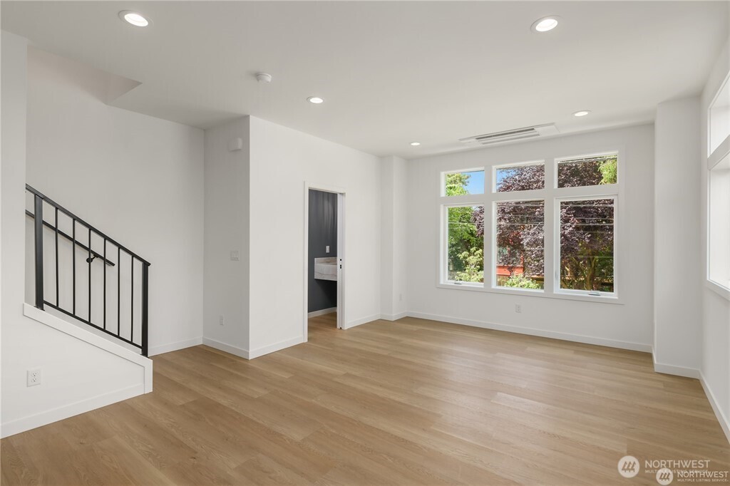 3636 Greenwood Avenue B Property Photo 16