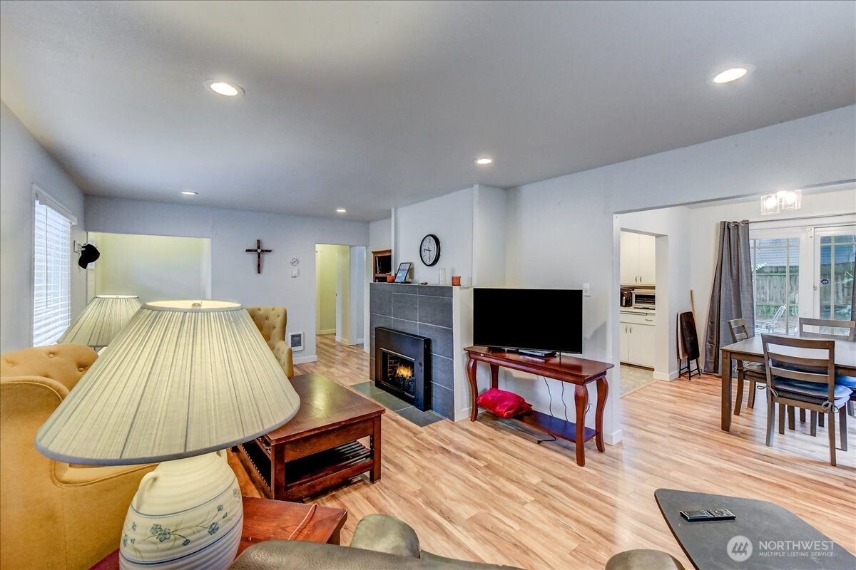 624 Madison Street Property Photo 5