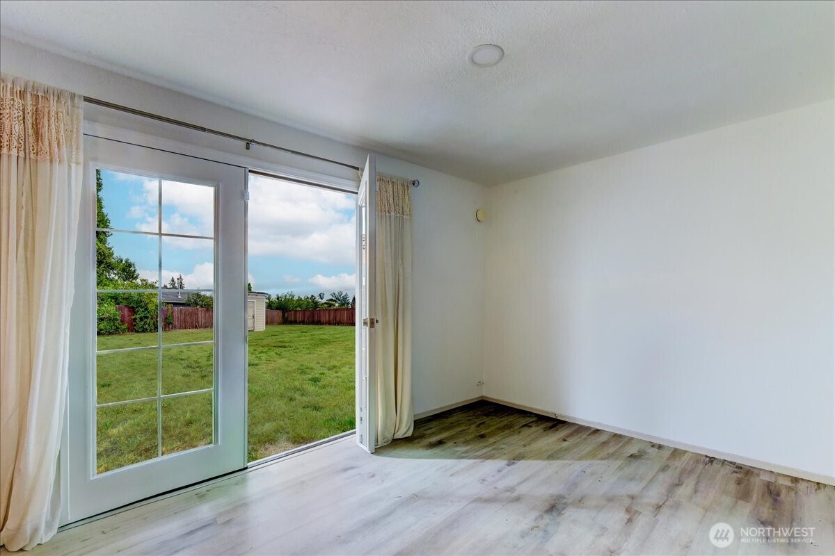 9125 48th Drive Property Photo 9