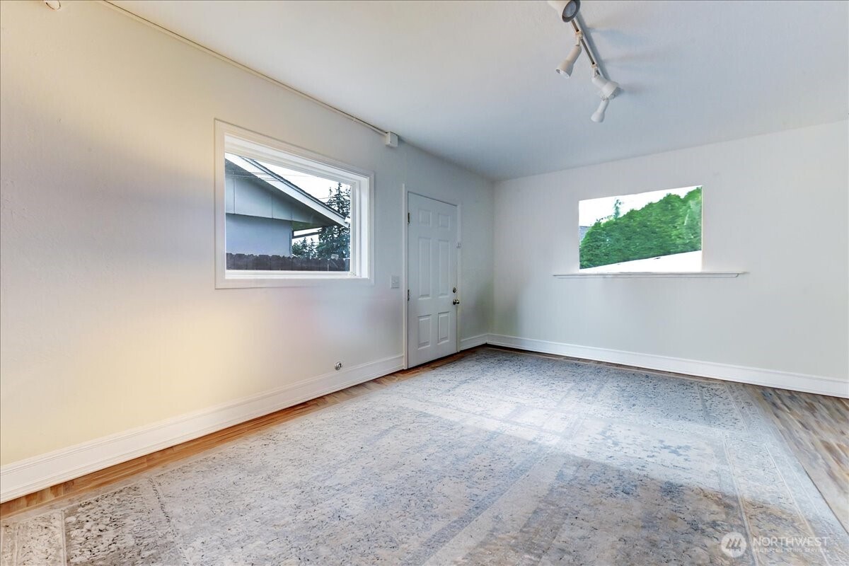 9125 48th Drive Property Photo 14