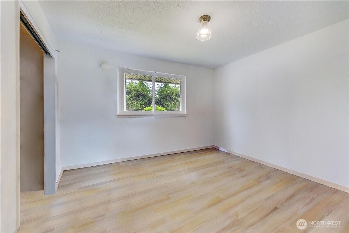 9125 48th Drive Property Photo 15