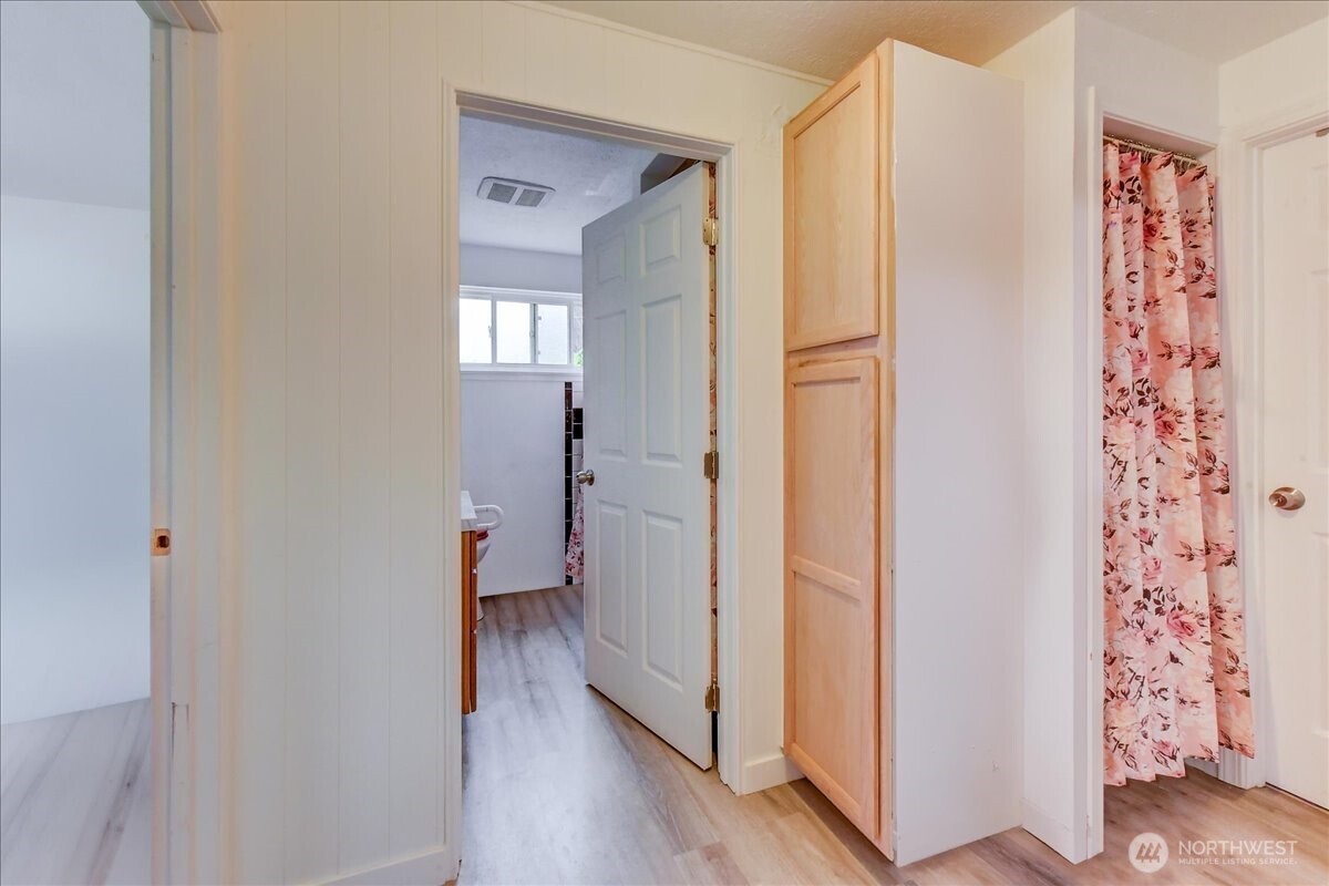 9125 48th Drive Property Photo 16