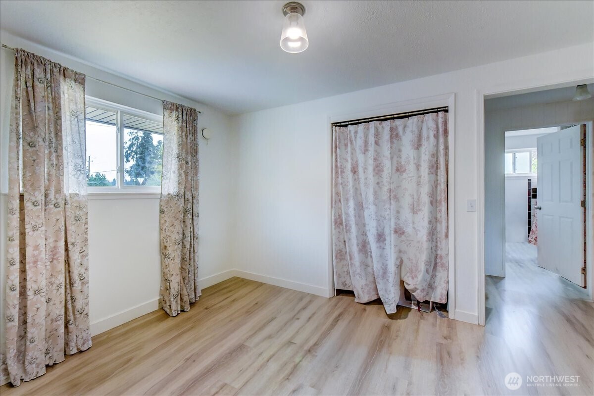 9125 48th Drive Property Photo 18