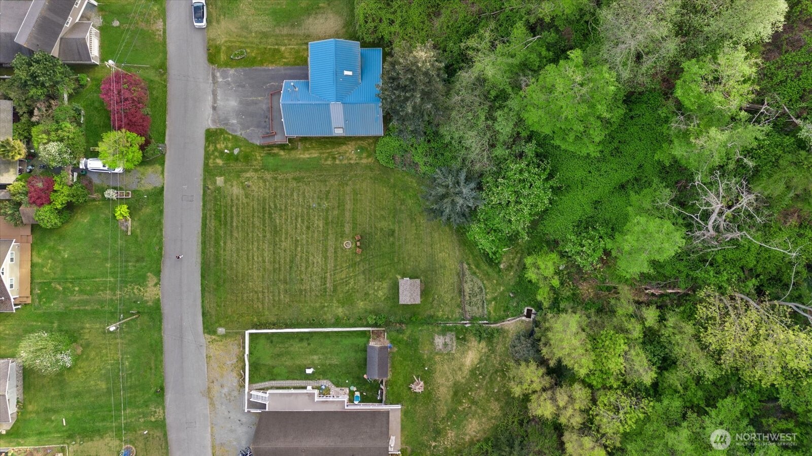 3697 Driftwood Drive Property Photo 9