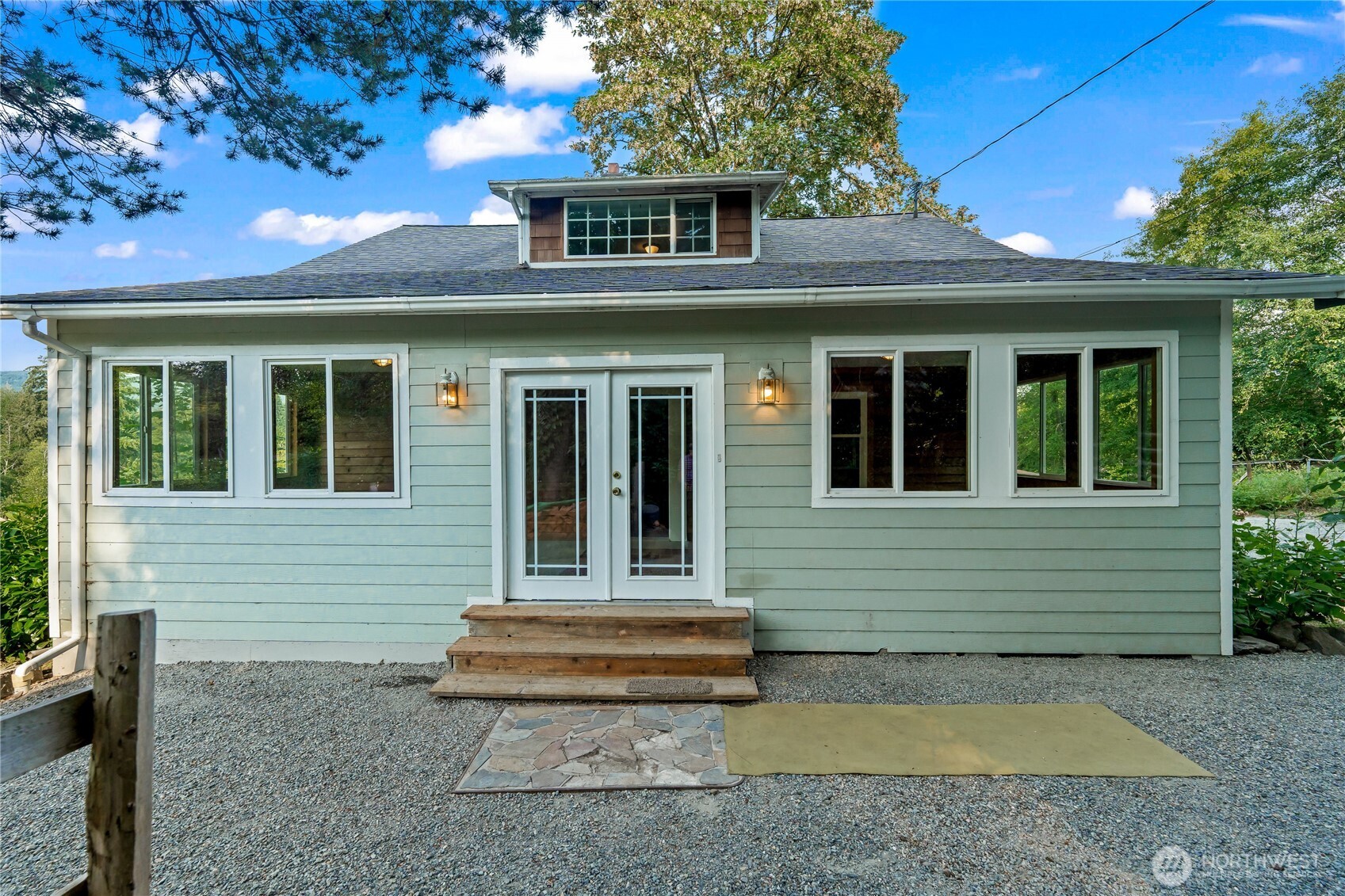 2570984 Property Photo 3