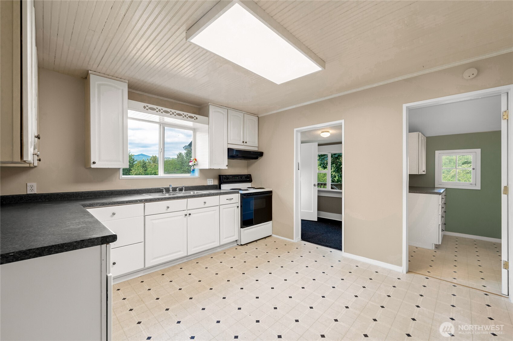 2570984 Property Photo 7
