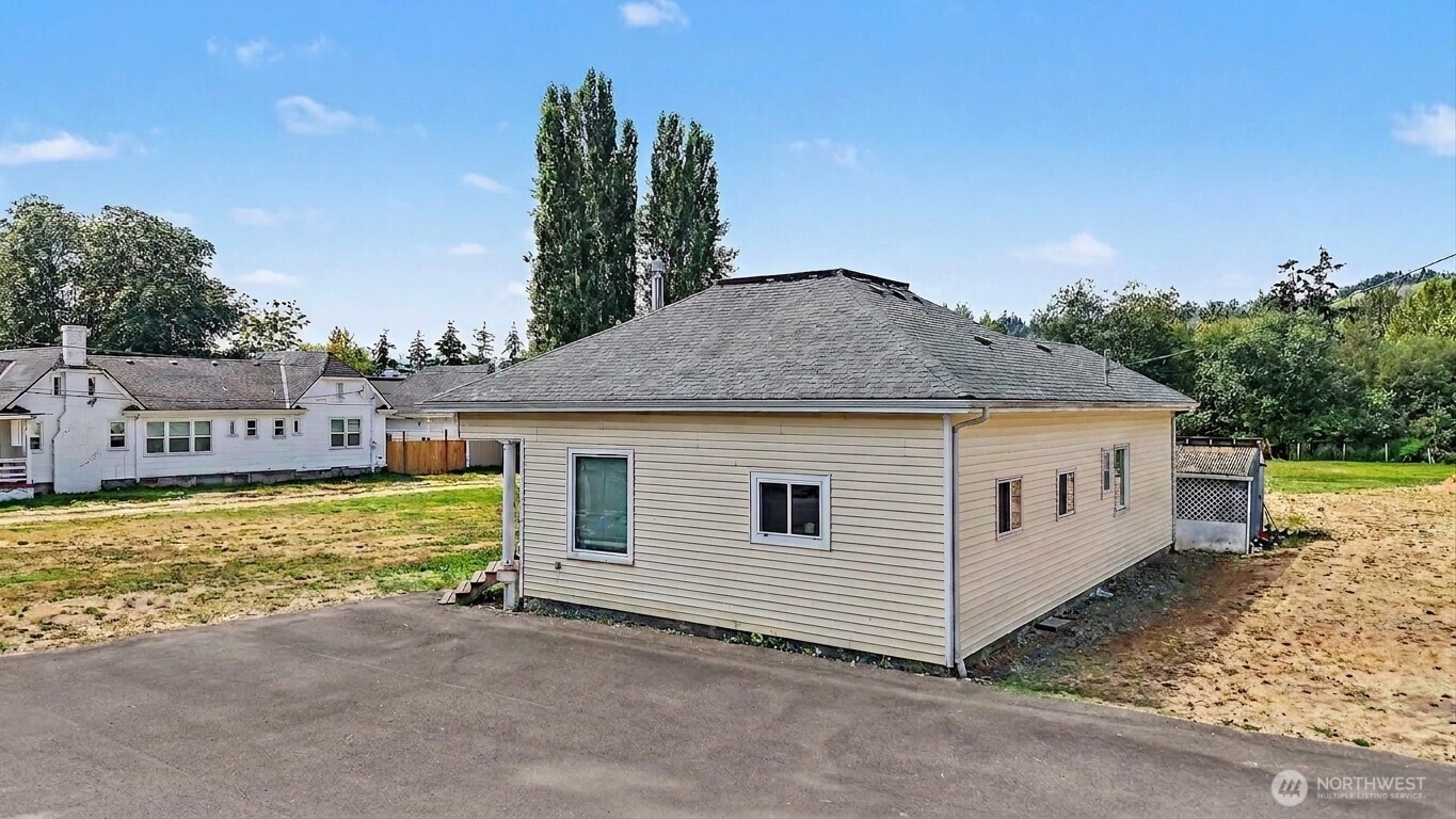 311 Clay Street Property Photo 2