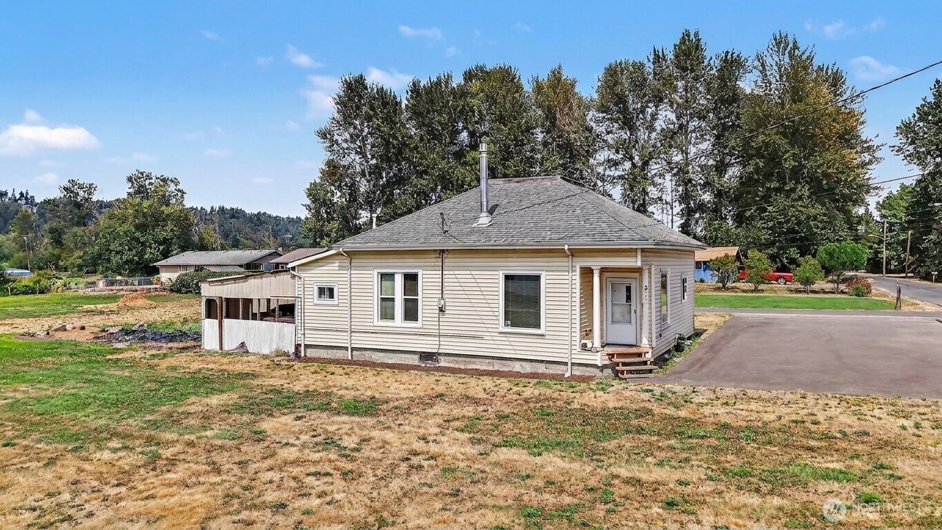 311 Clay Street Property Photo 4