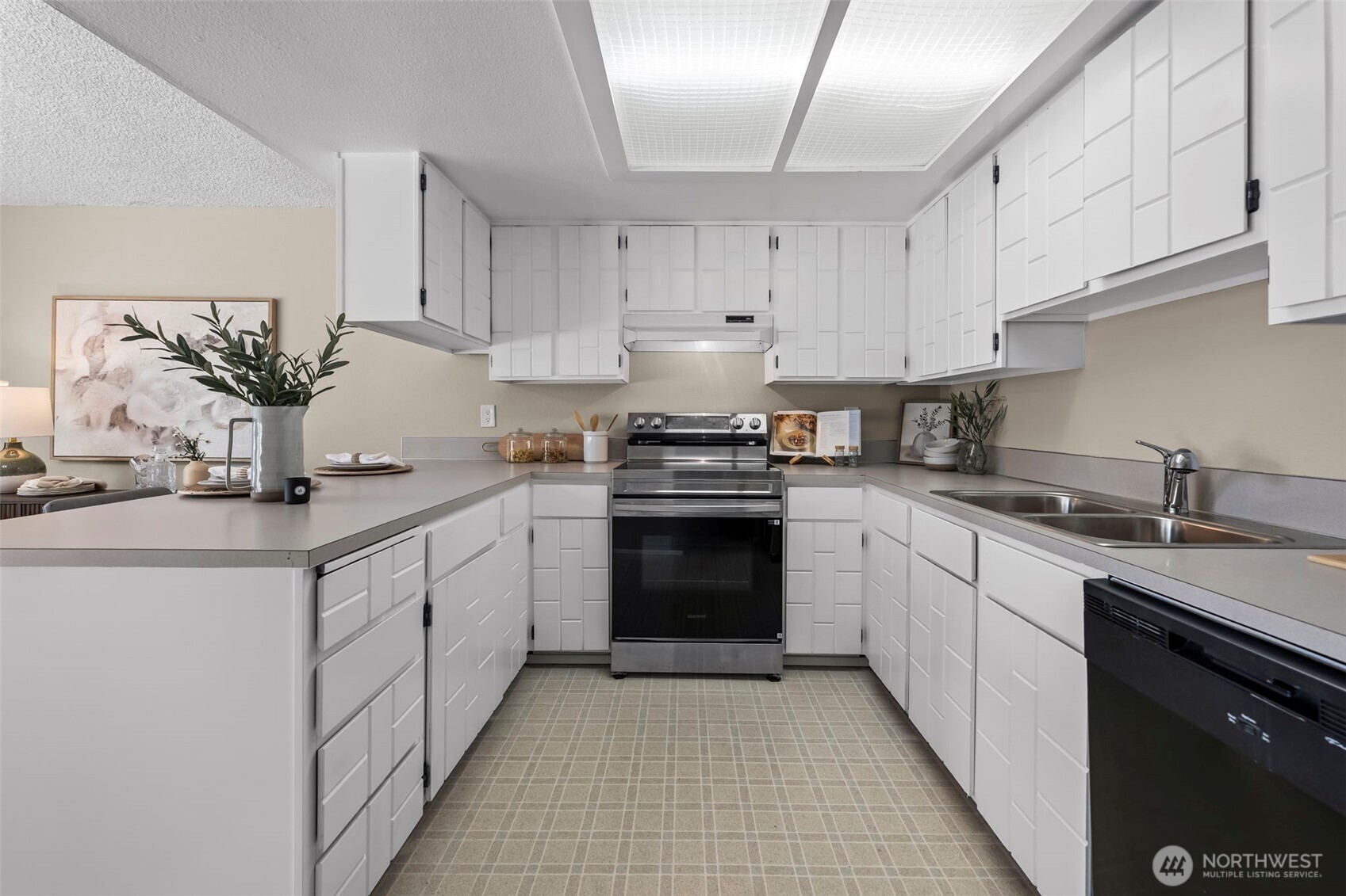 296 298 North Shore Boulevard Property Photo 11