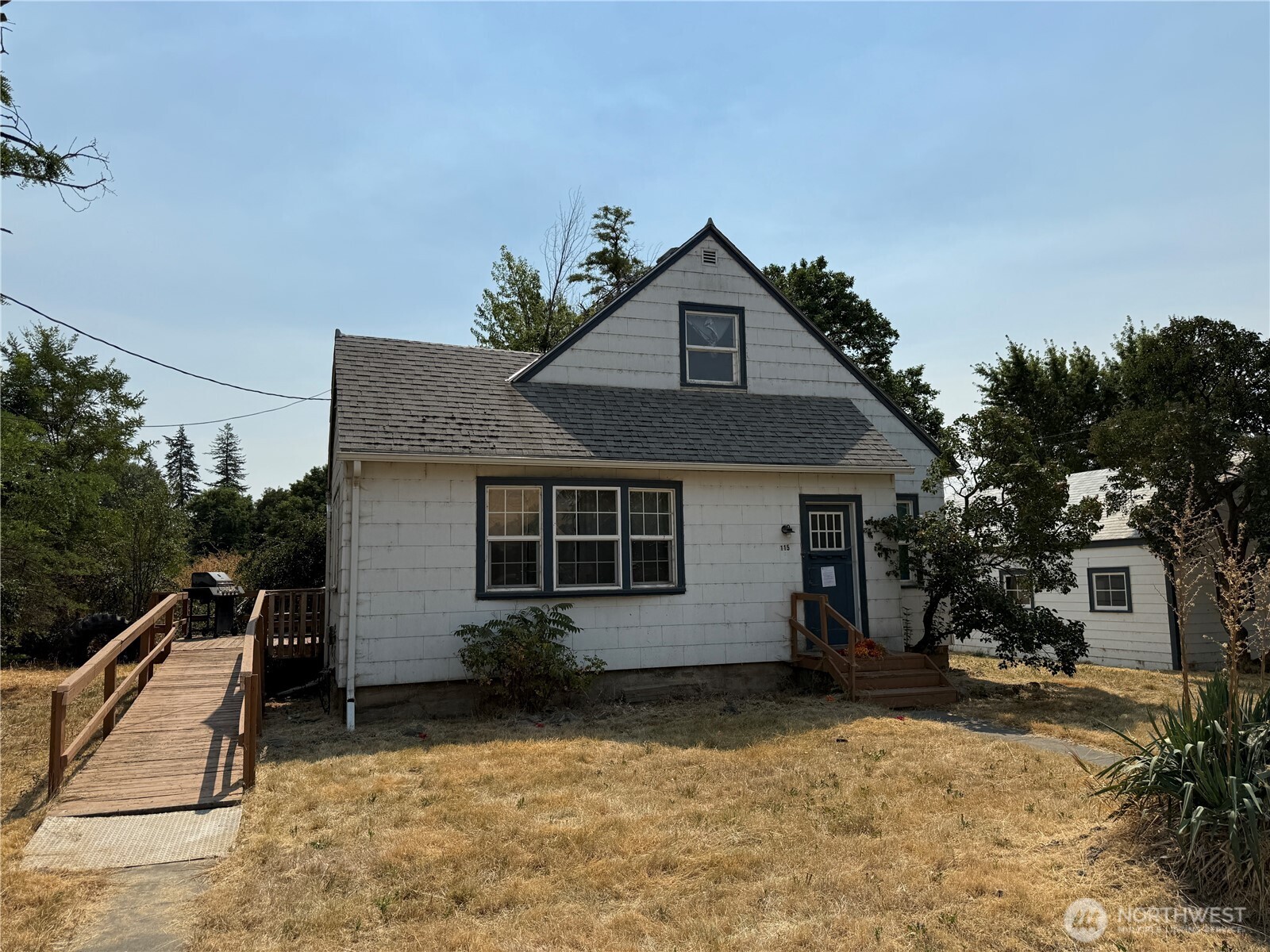 115 W 2nd Street Property Photo 1