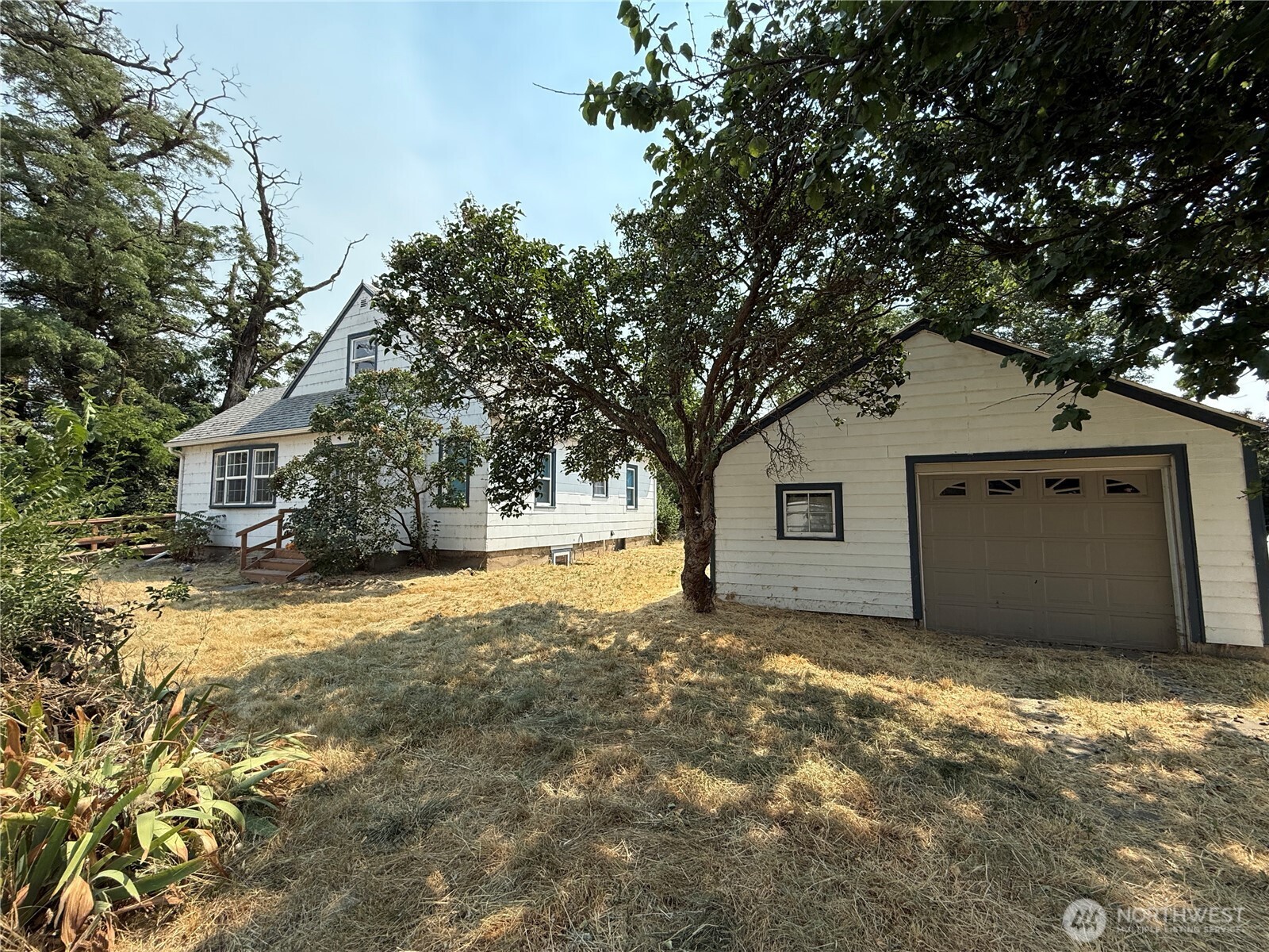 115 W 2nd Street Property Photo 3