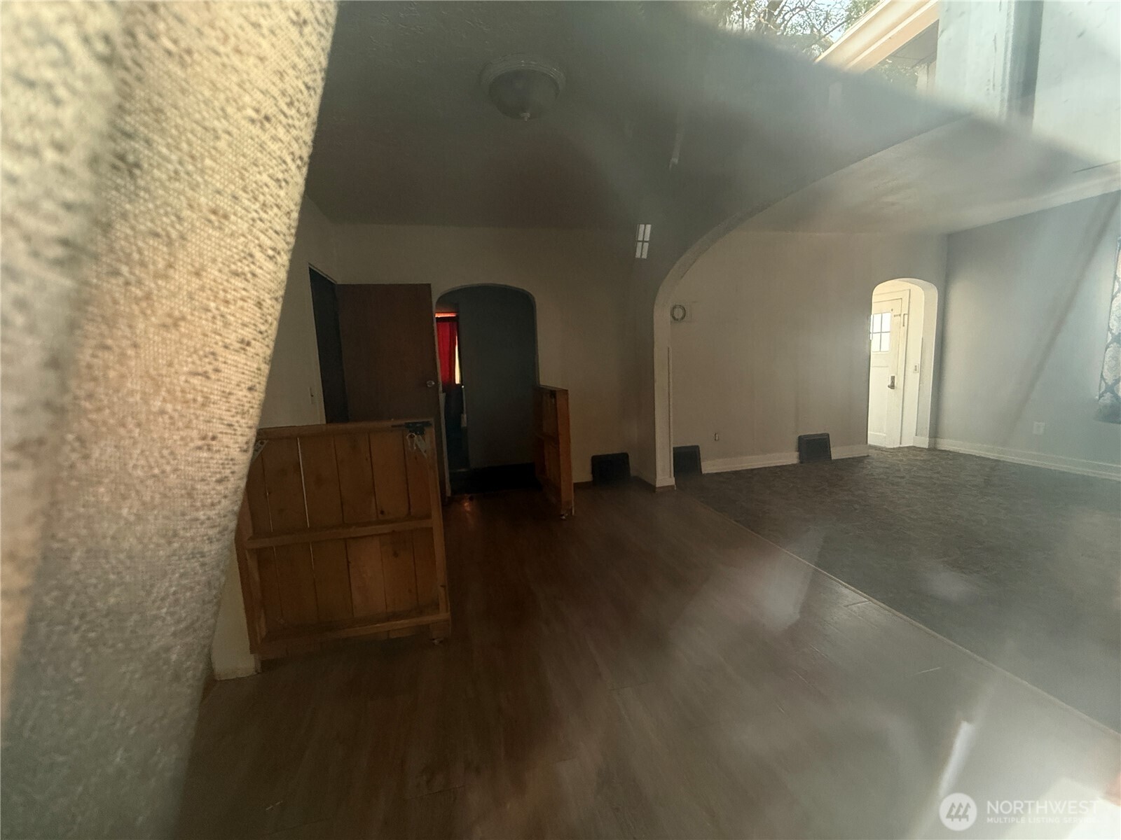 115 W 2nd Street Property Photo 4