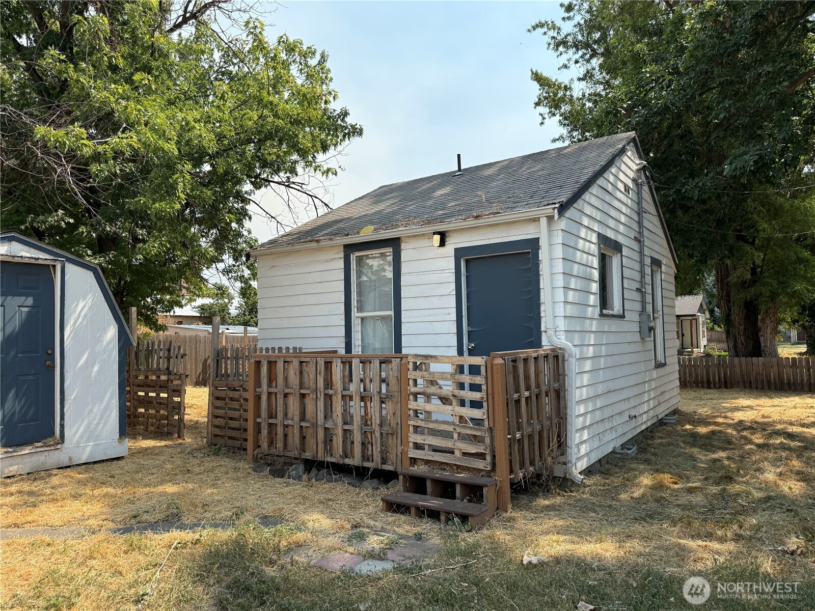 115 W 2nd Street Property Photo 8