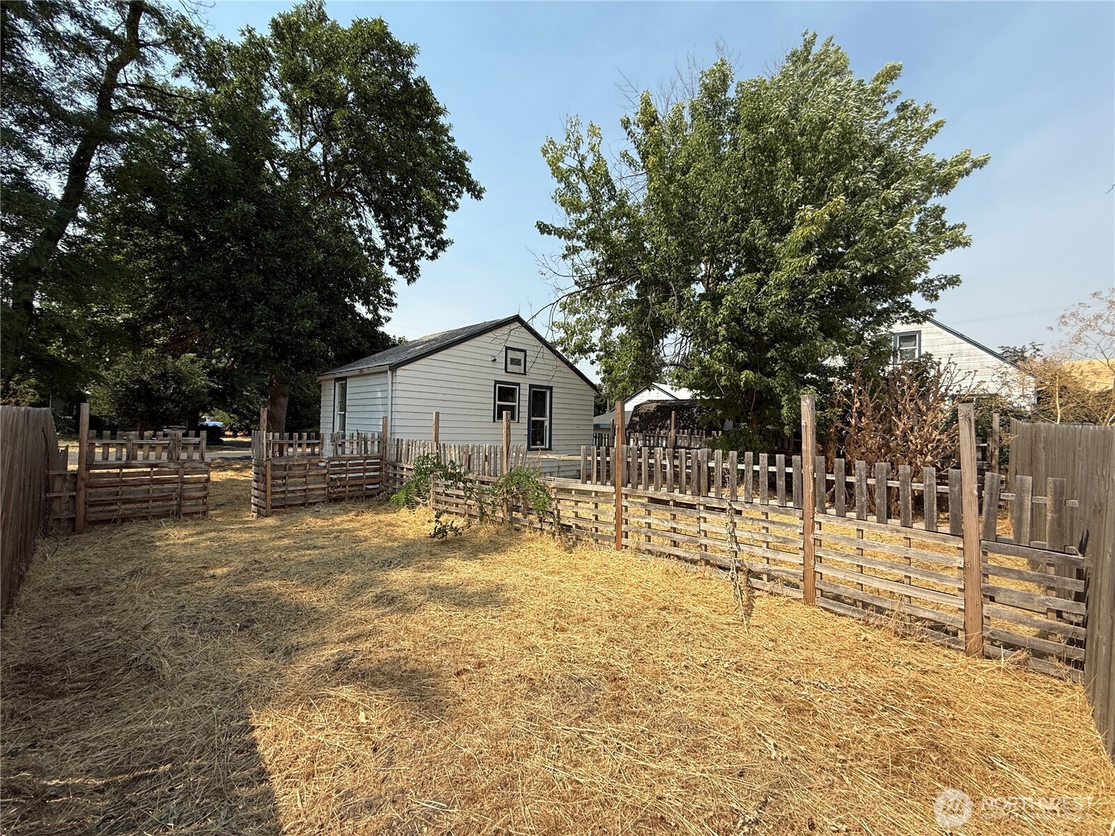 115 W 2nd Street Property Photo 16