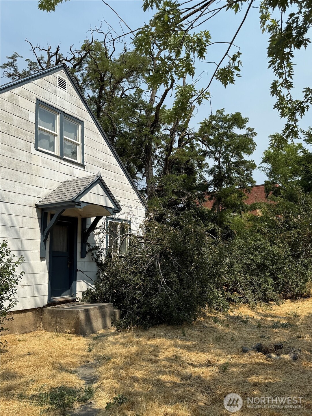 115 W 2nd Street Property Photo 18