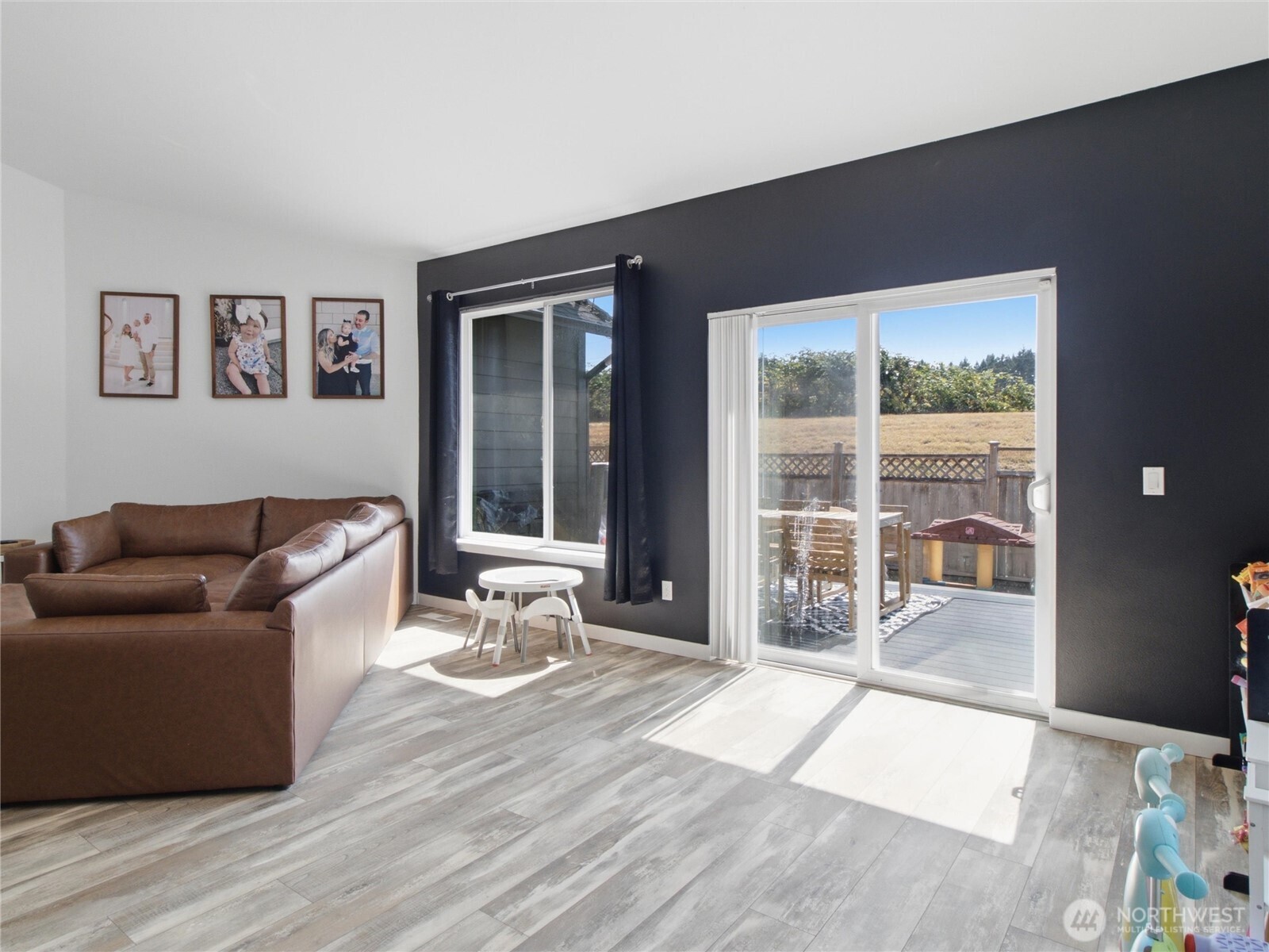 7253 Radius Loop Property Photo 9