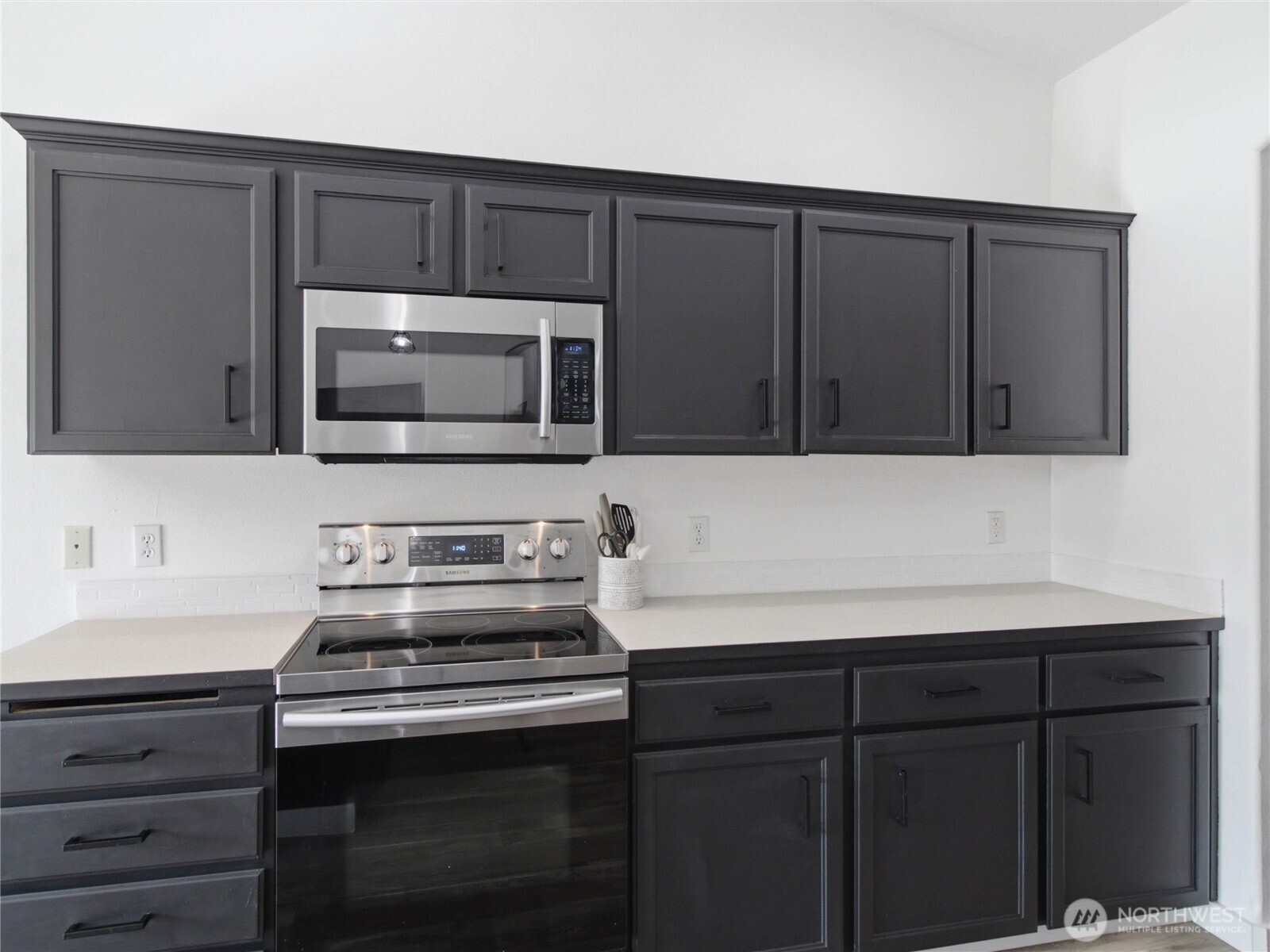 7253 Radius Loop Property Photo 16