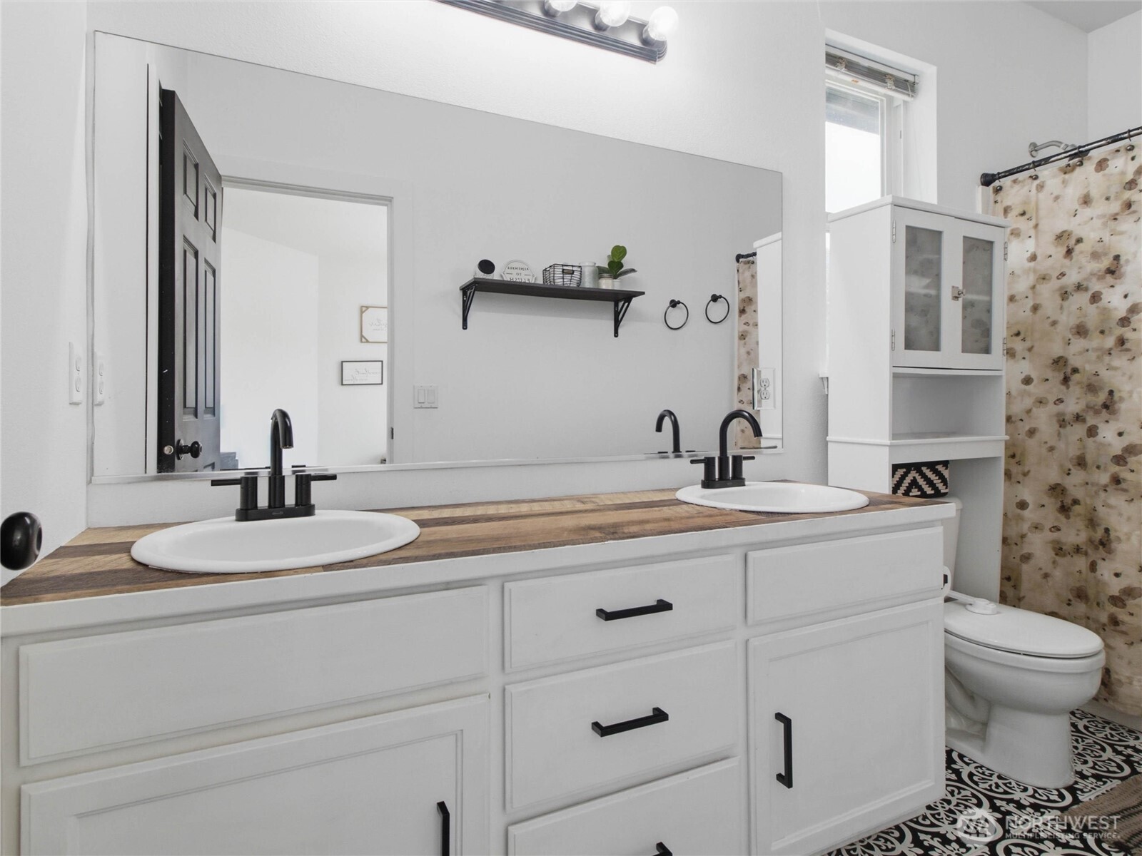 7253 Radius Loop Property Photo 24