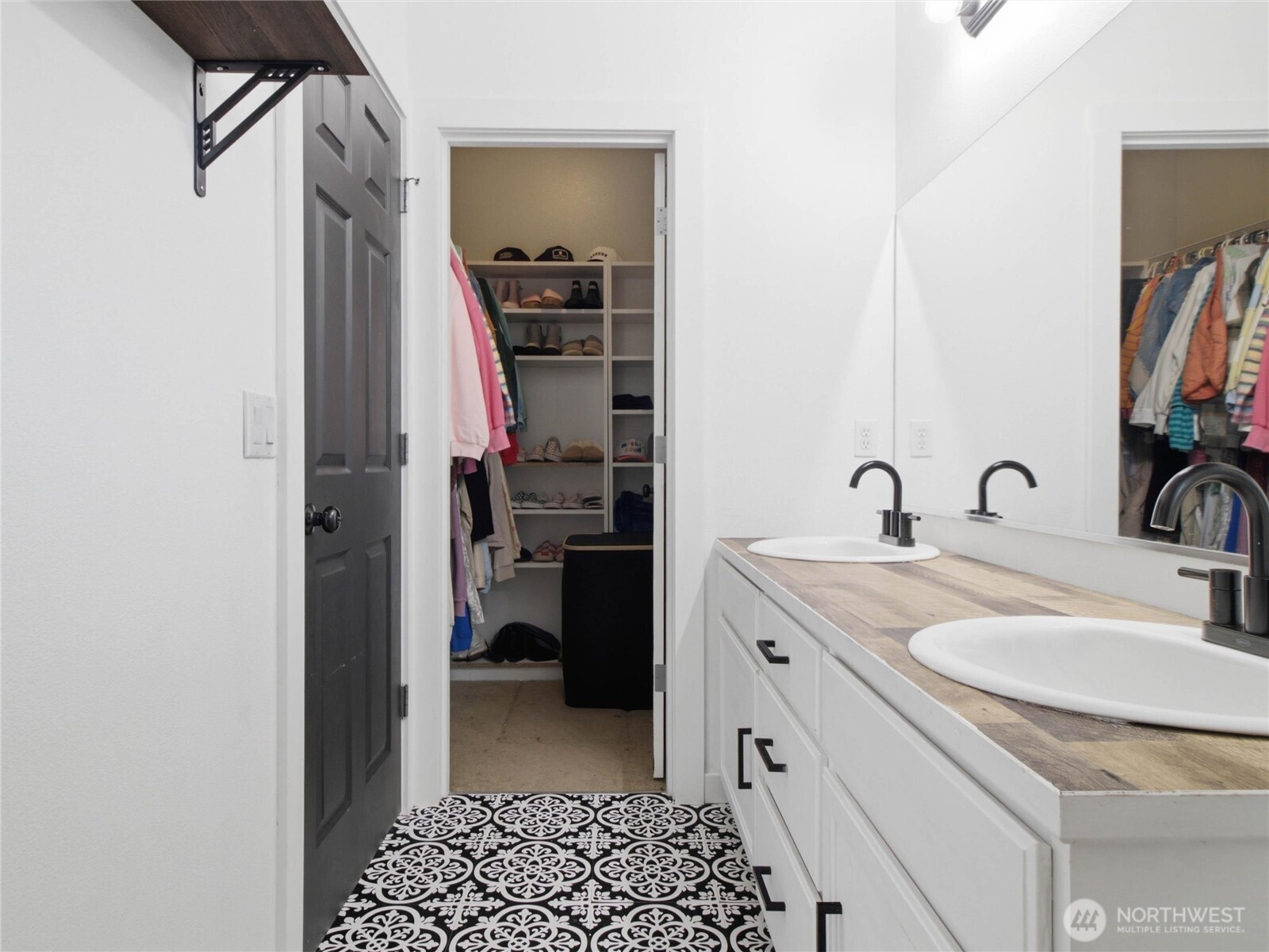 7253 Radius Loop Property Photo 25